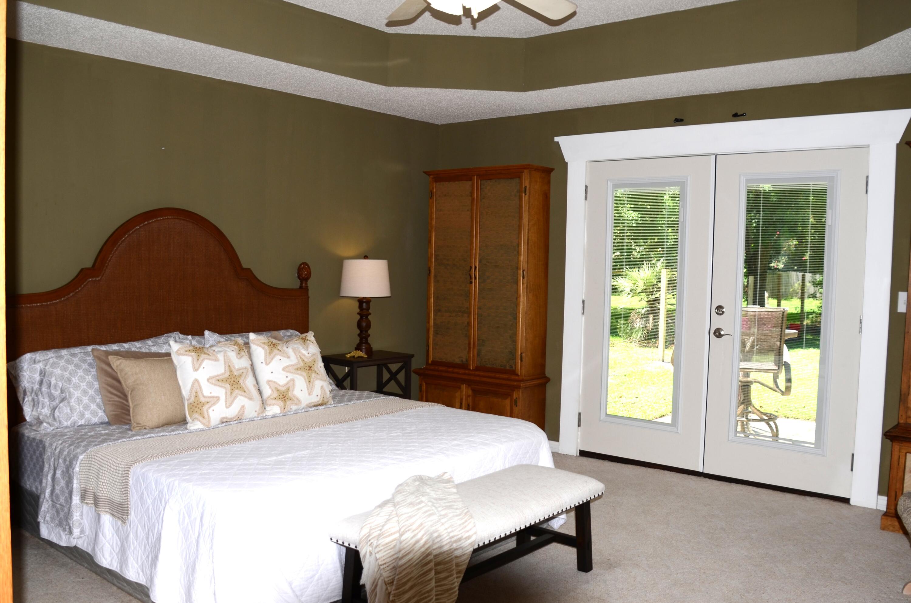 BAYVIEW MANOR 1ST ADDN - Residential