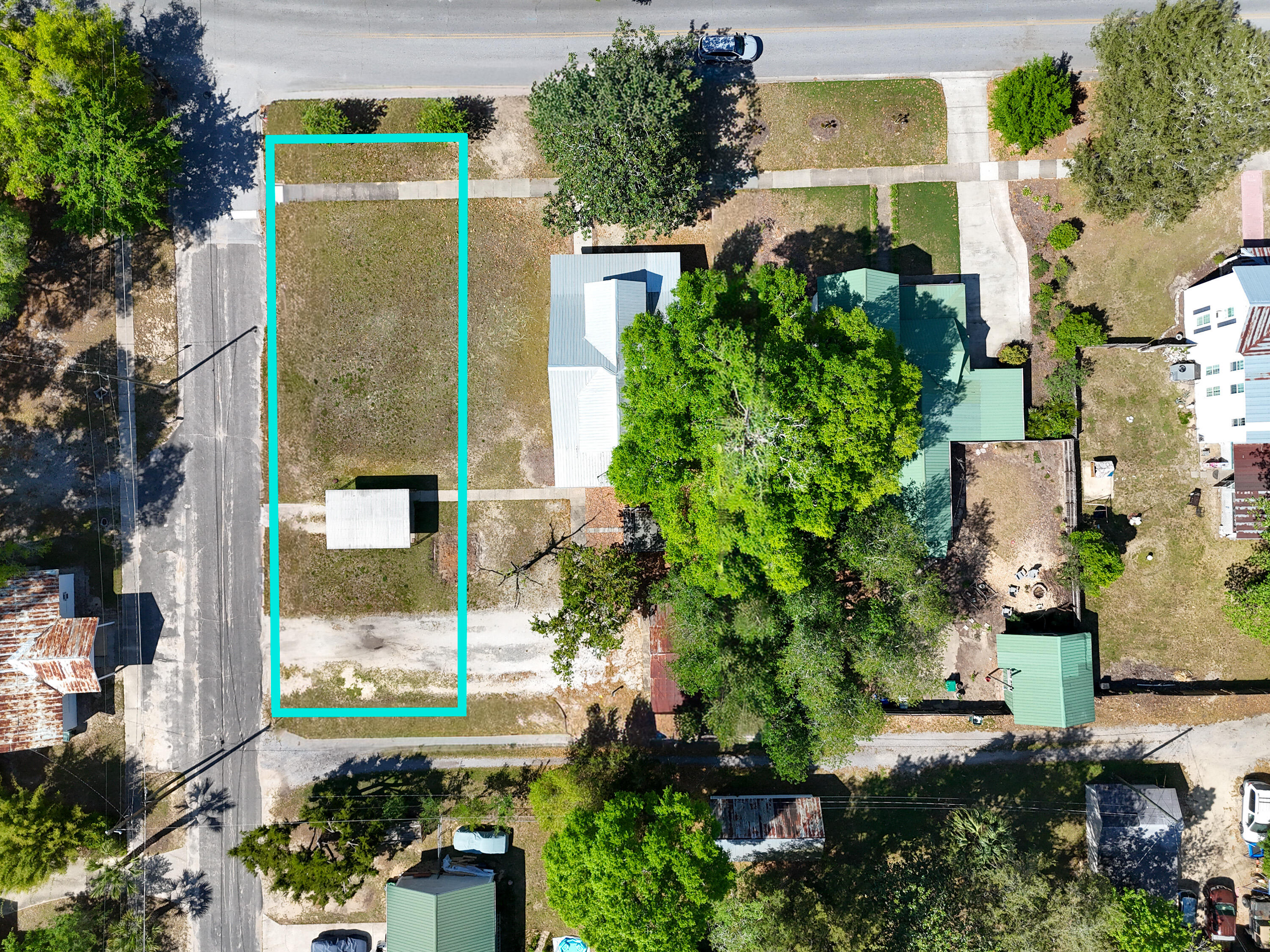 Exceptional and rare vacant lot offering in the historic district in downtown DeFuniak Springs, FL. Located on E Live Oak Ave, just 4 blocks from Lake DeFuniak and walking/biking distance to downtown. Level, cleared and ready for your new build, or hold for investment. Water and sewer taps have not been paid. Beautiful historic homes all along Live Oak make this lot even more appealing.