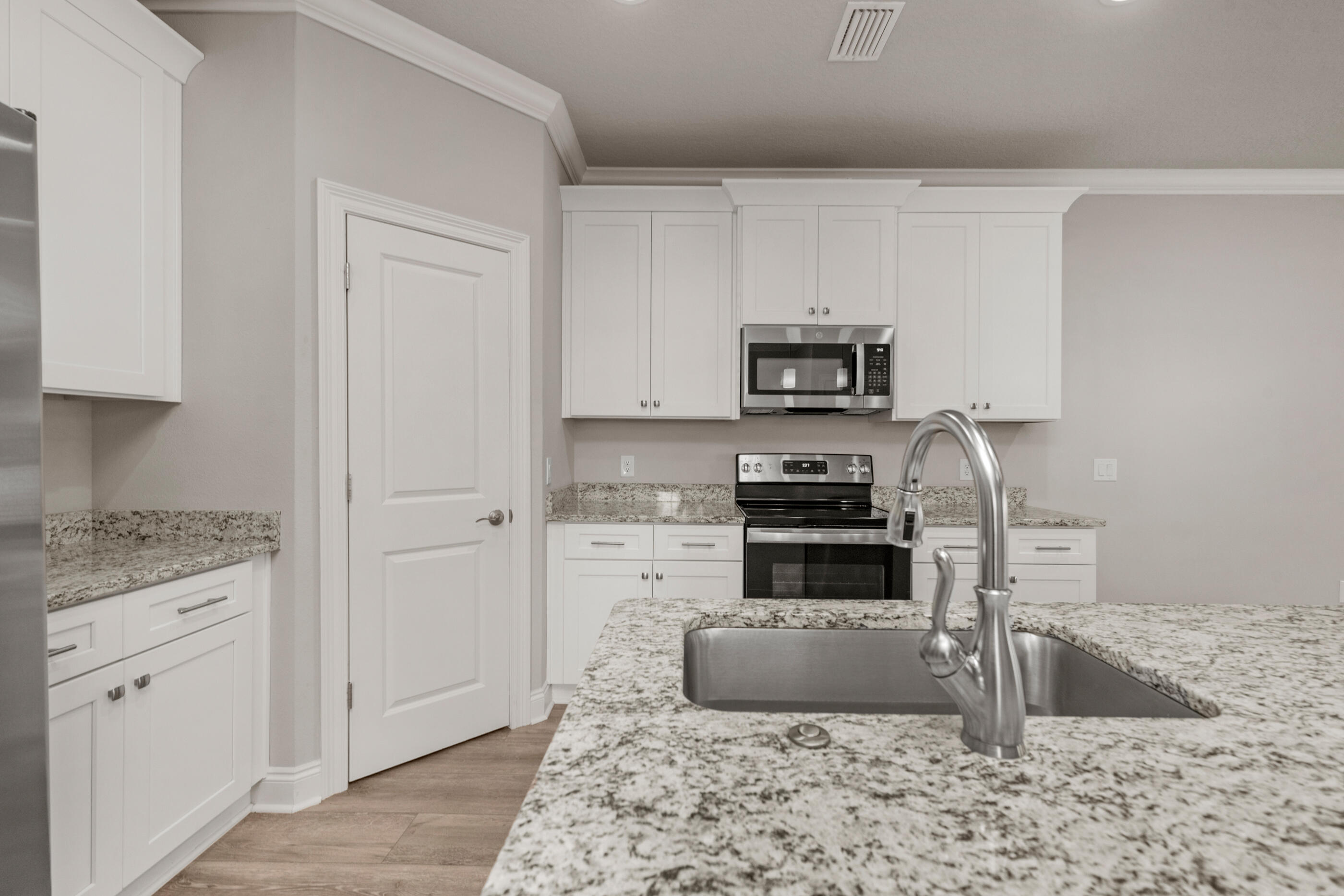 CRESCENT SHORES - Residential
