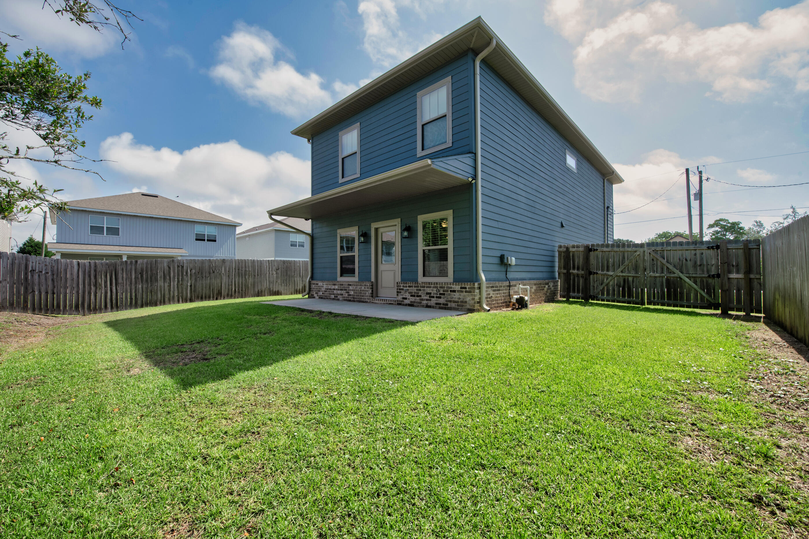 CRESCENT SHORES - Residential