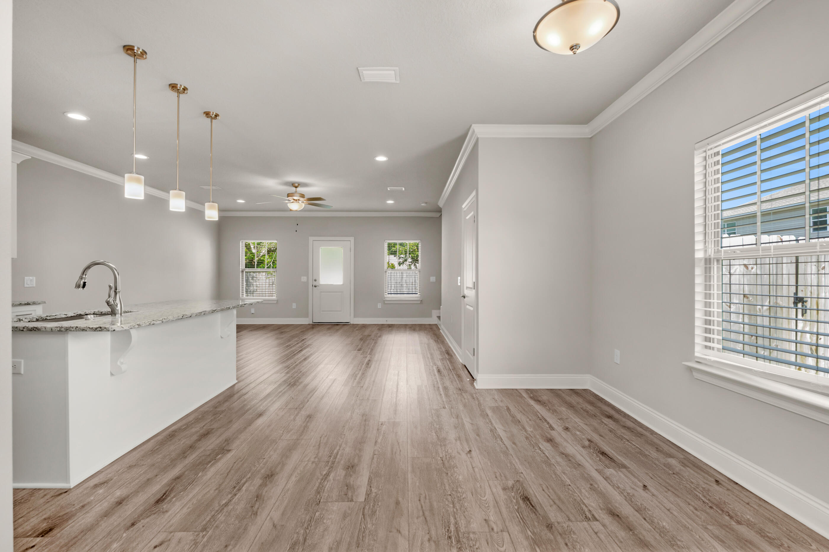 CRESCENT SHORES - Residential