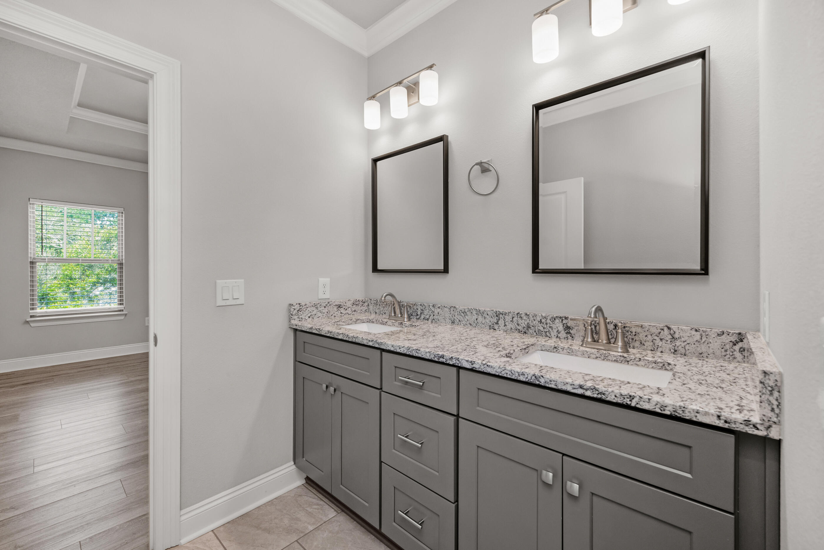 CRESCENT SHORES - Residential
