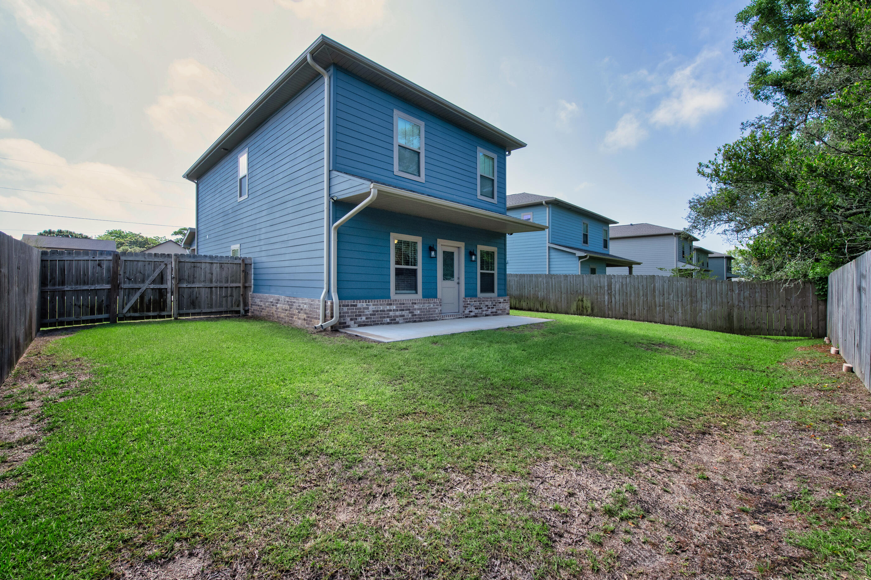 CRESCENT SHORES - Residential
