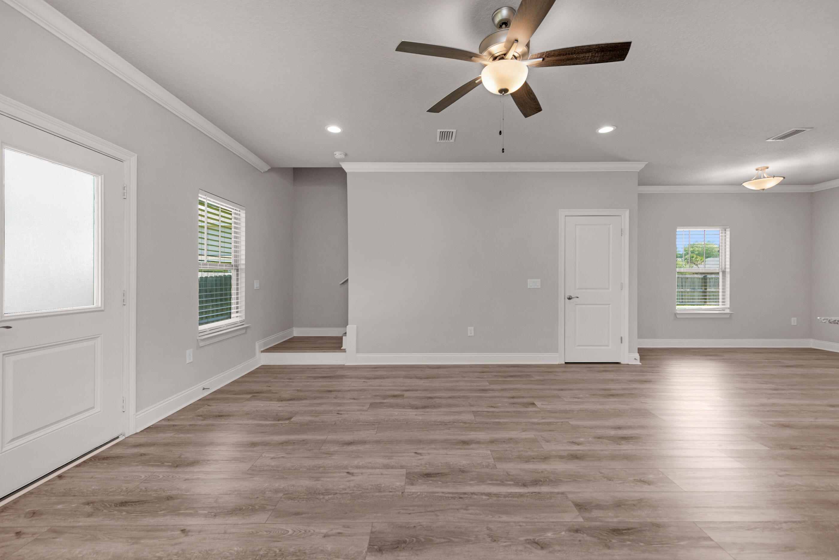 CRESCENT SHORES - Residential