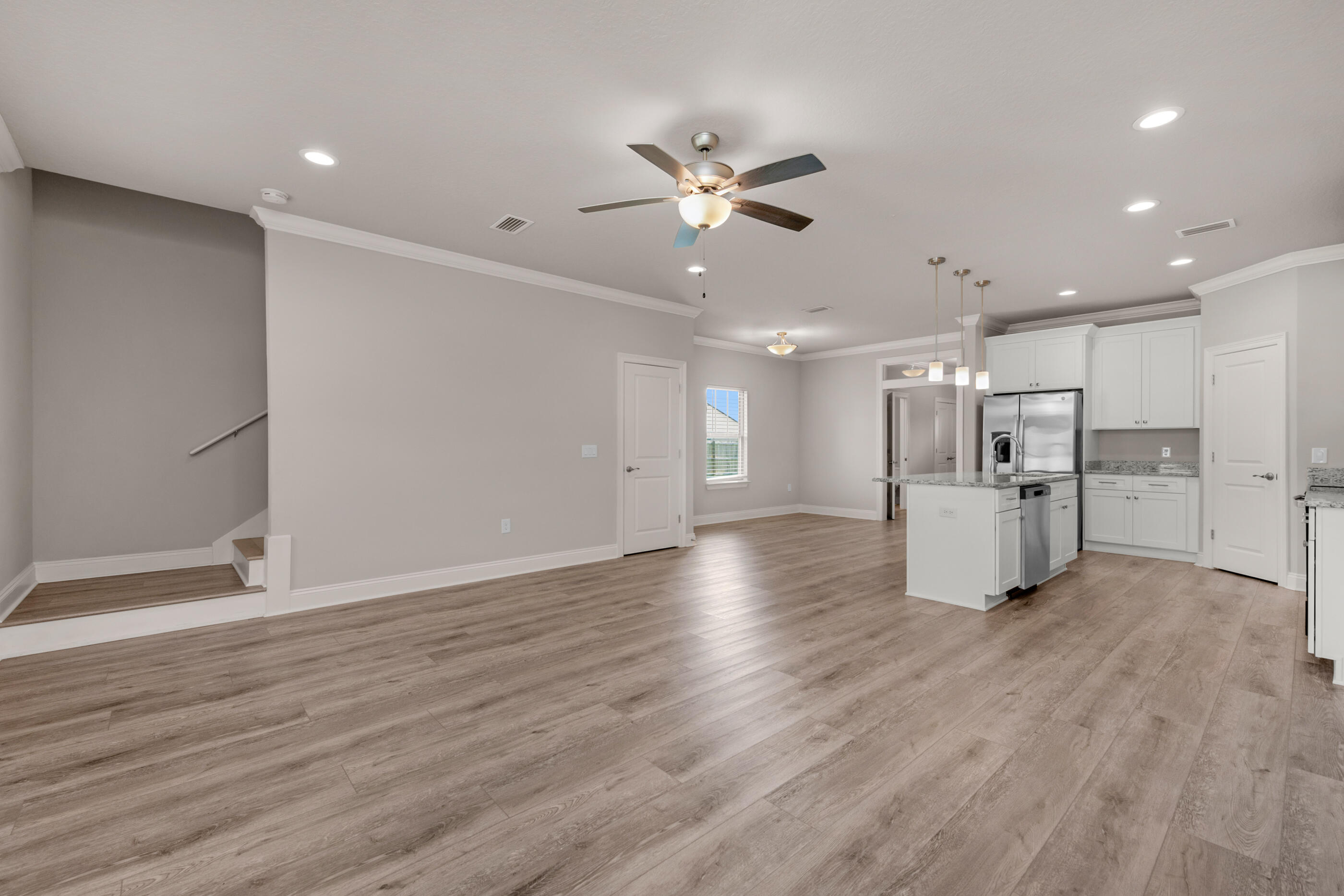 CRESCENT SHORES - Residential