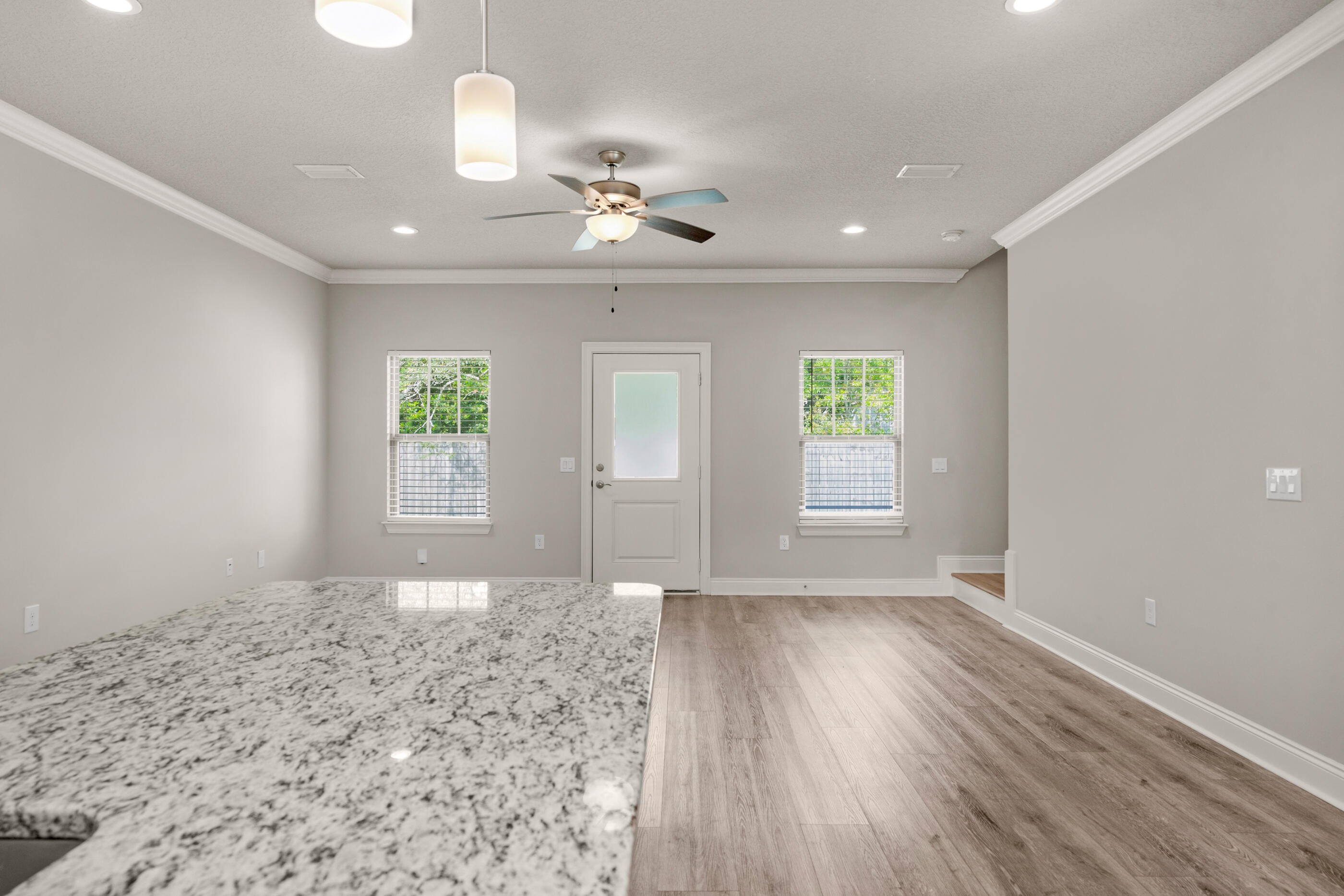 CRESCENT SHORES - Residential