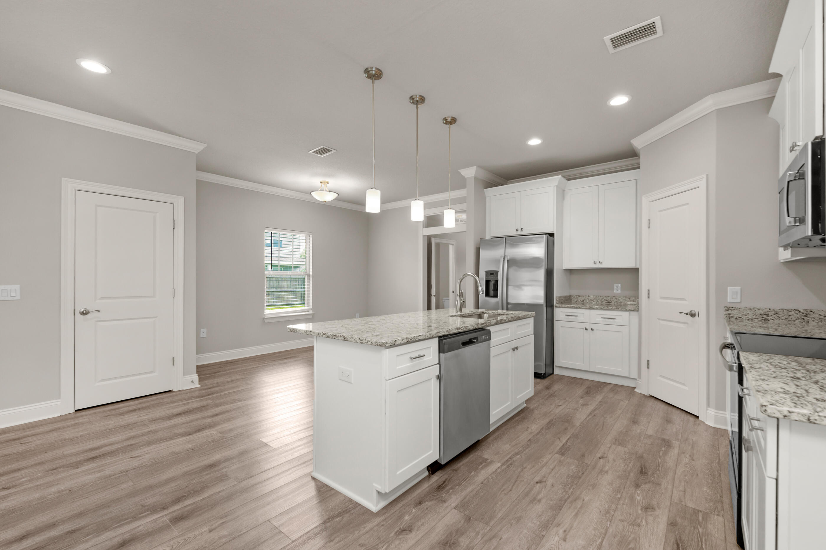 CRESCENT SHORES - Residential