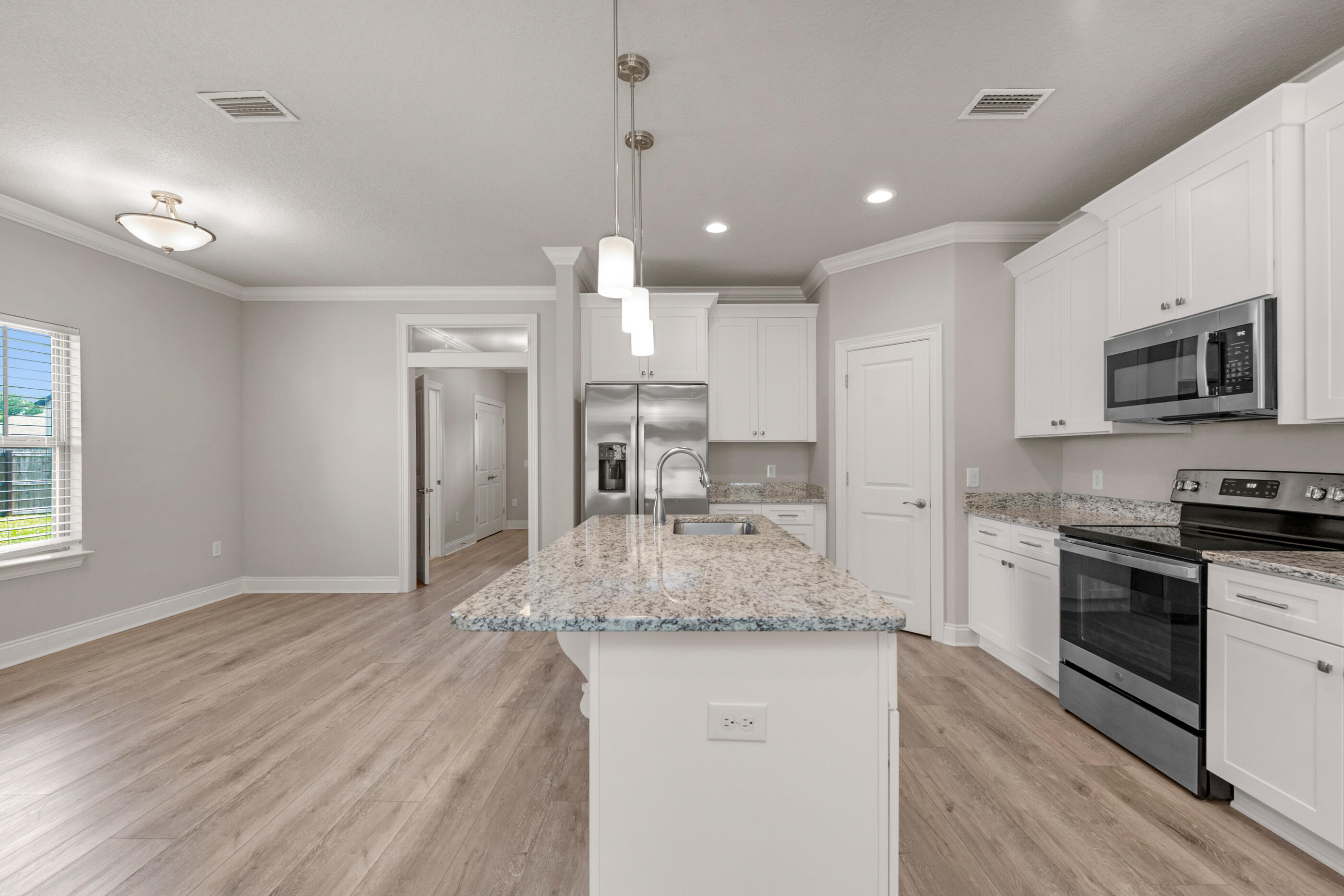 CRESCENT SHORES - Residential
