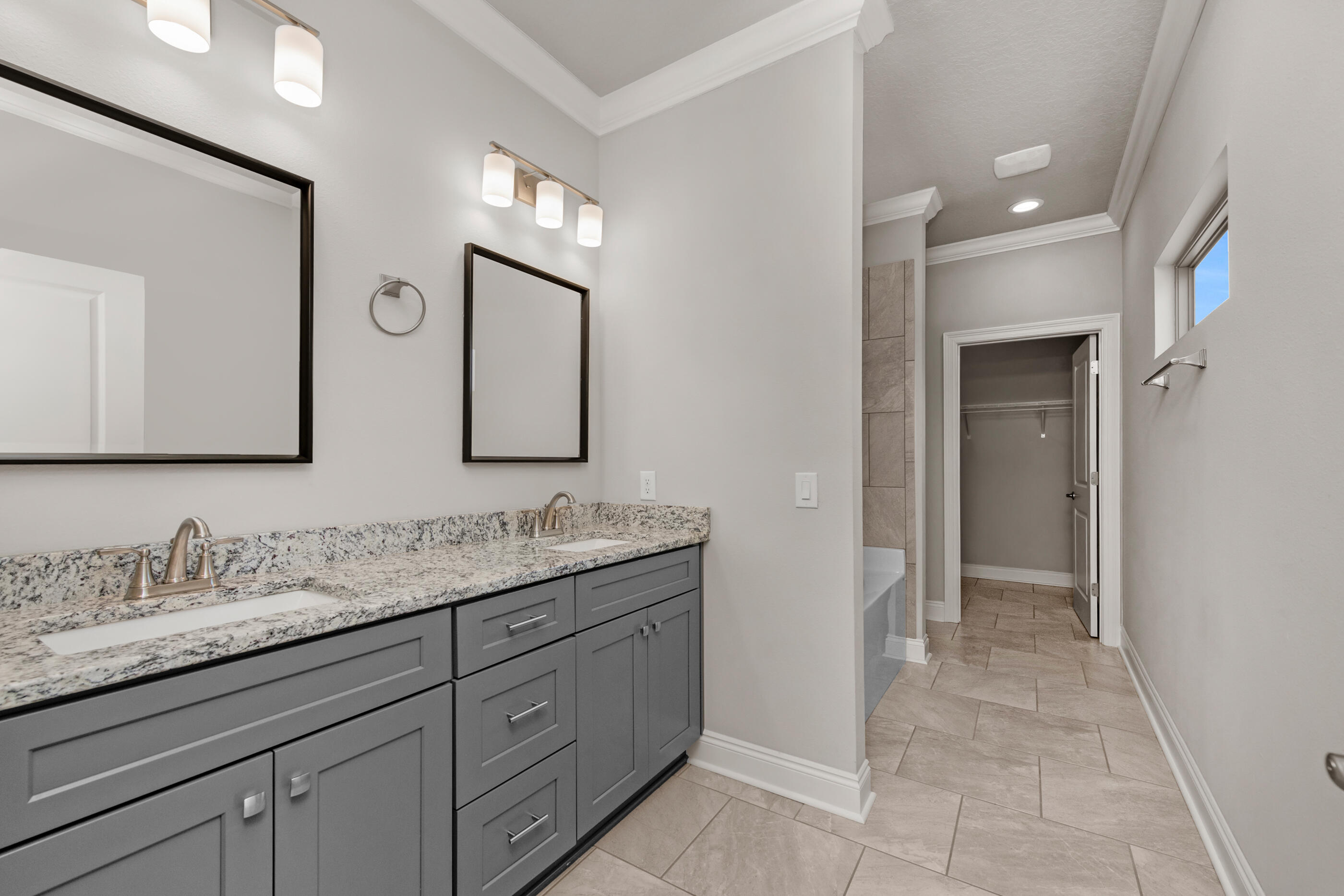 CRESCENT SHORES - Residential