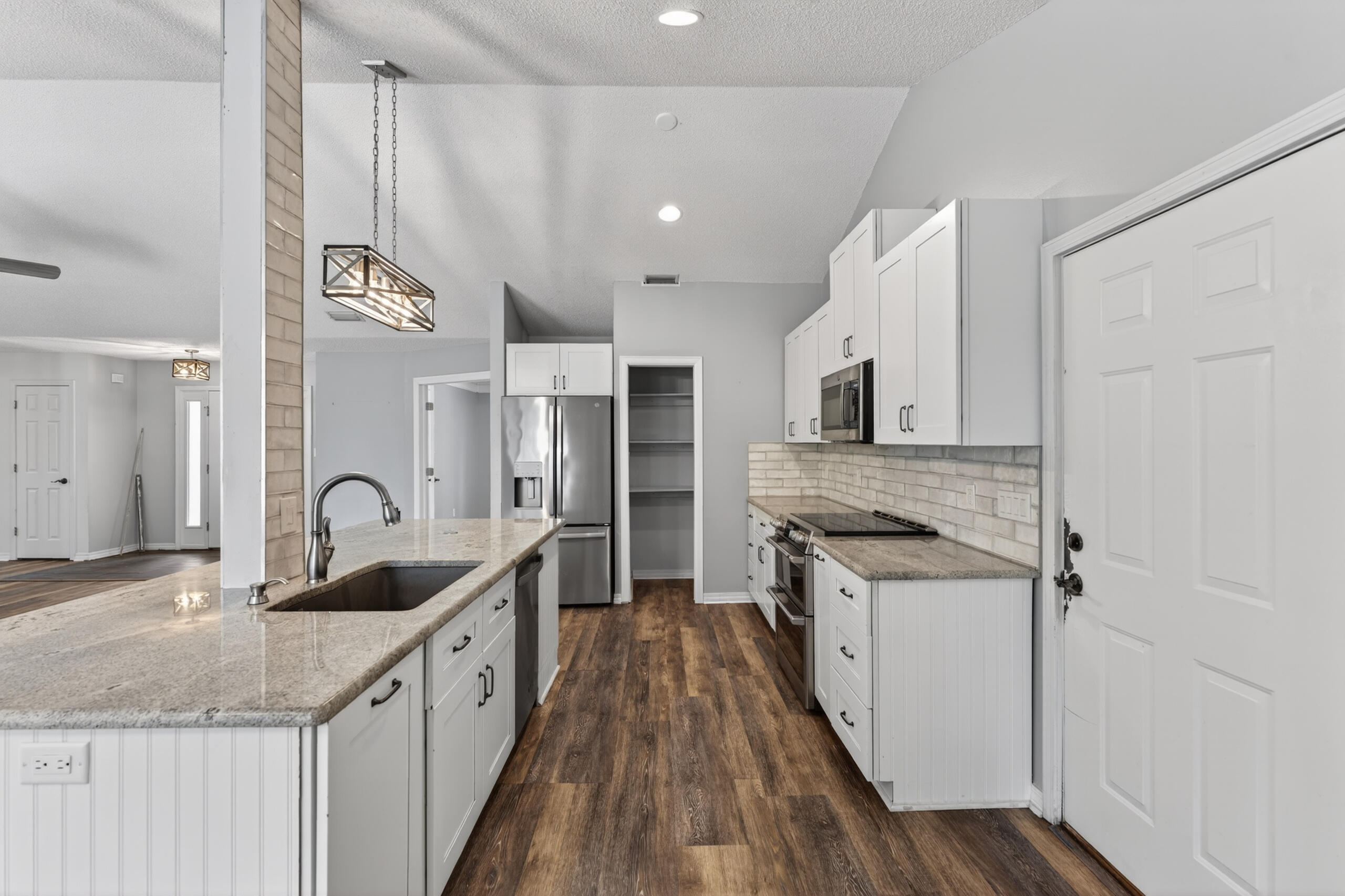 CROSS ROADS - Residential