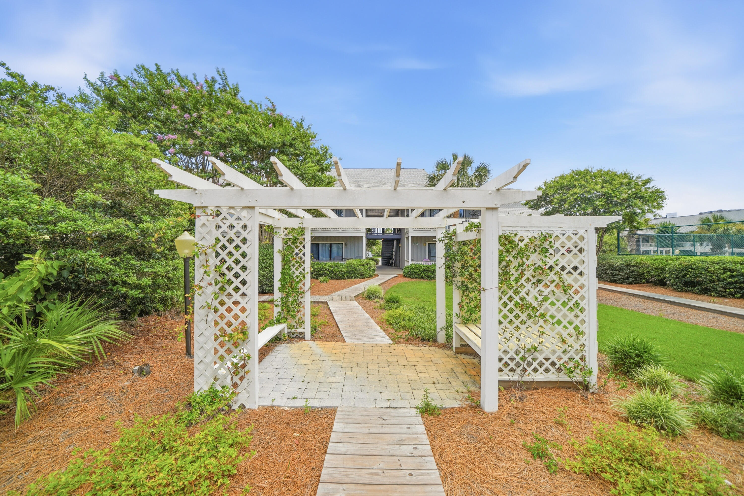 BEACHWOOD VILLAS CONDO - Residential