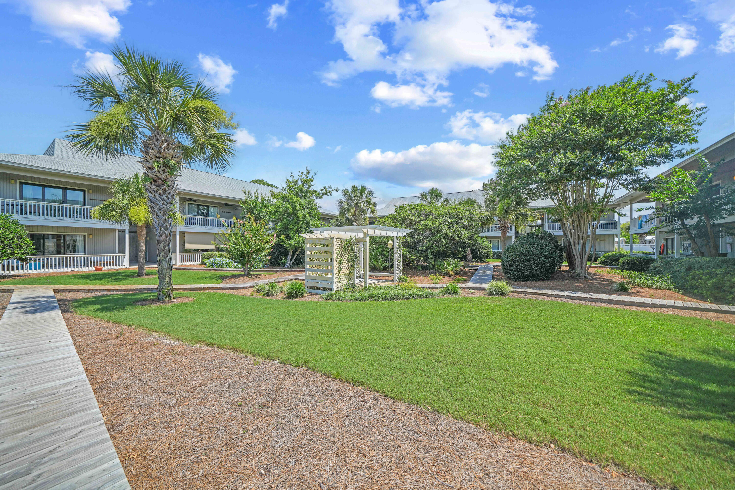 BEACHWOOD VILLAS CONDO - Residential