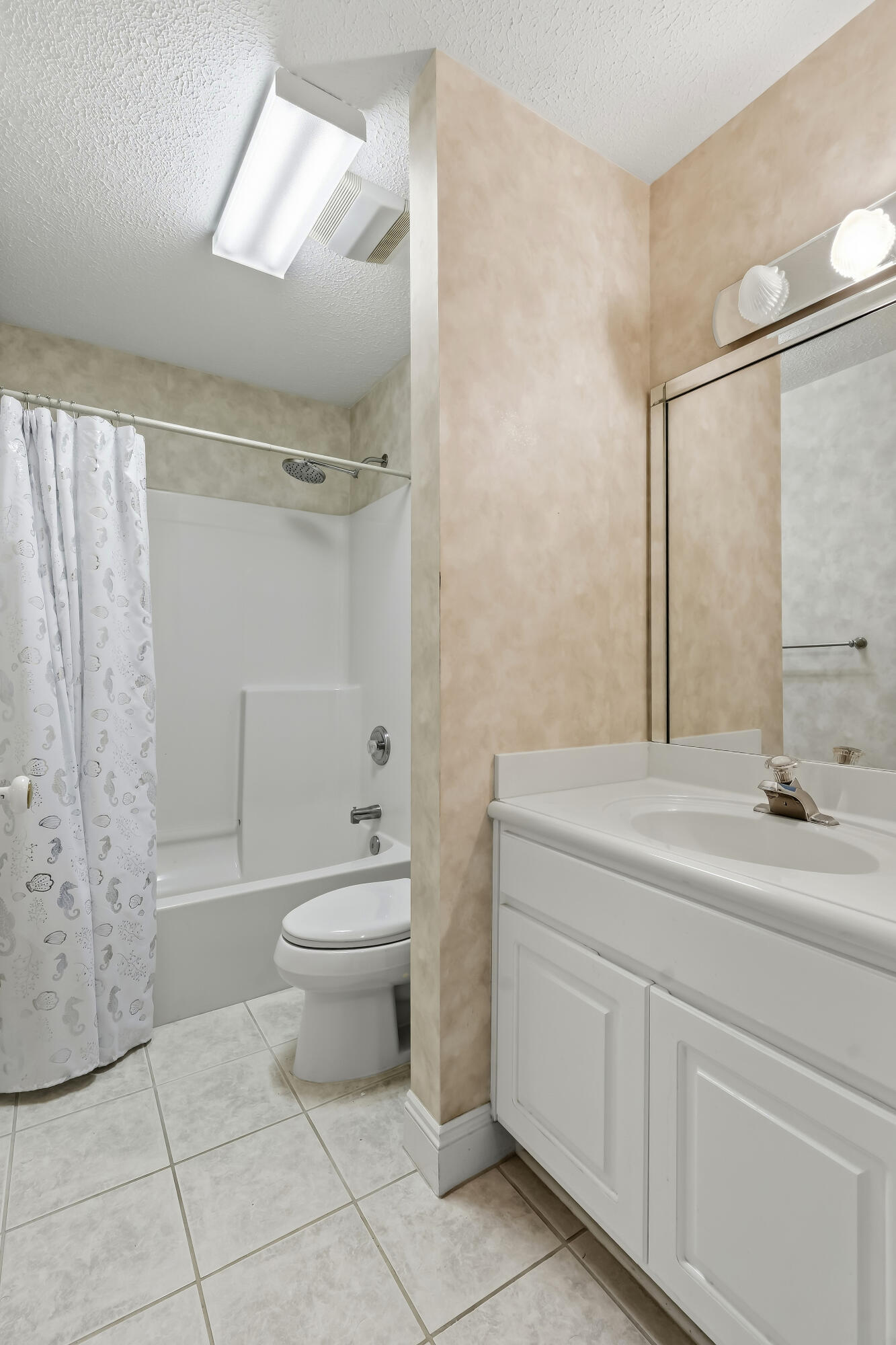 LAKEWOOD POINTE ESTATES - Residential