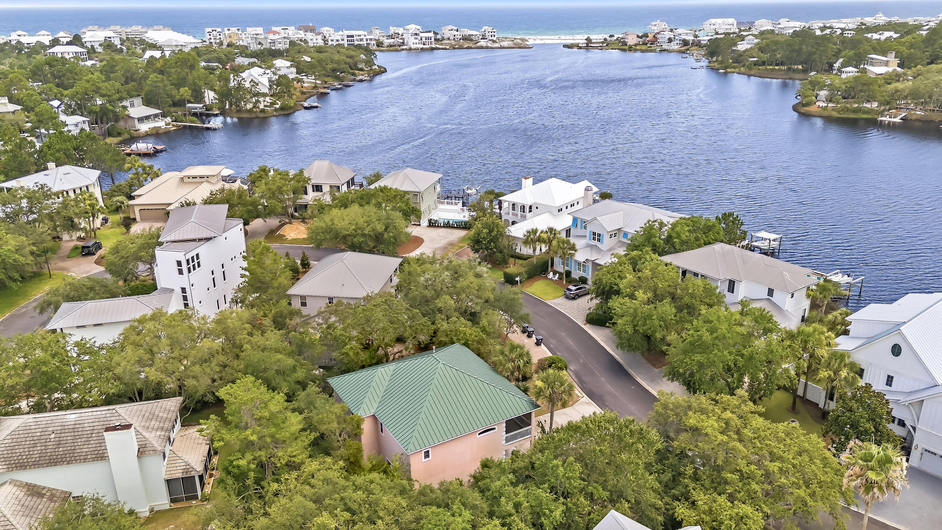 LAKEWOOD POINTE ESTATES - Residential