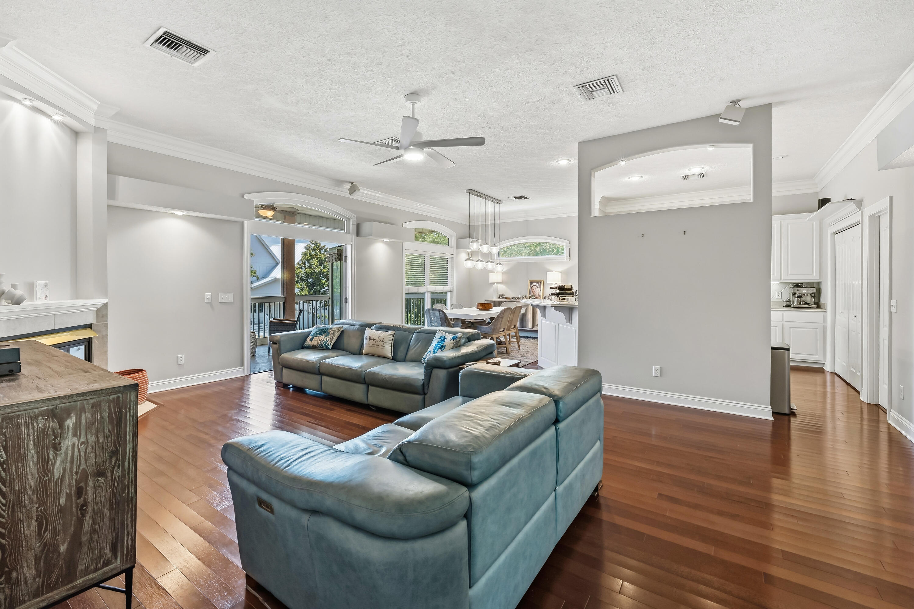 LAKEWOOD POINTE ESTATES - Residential