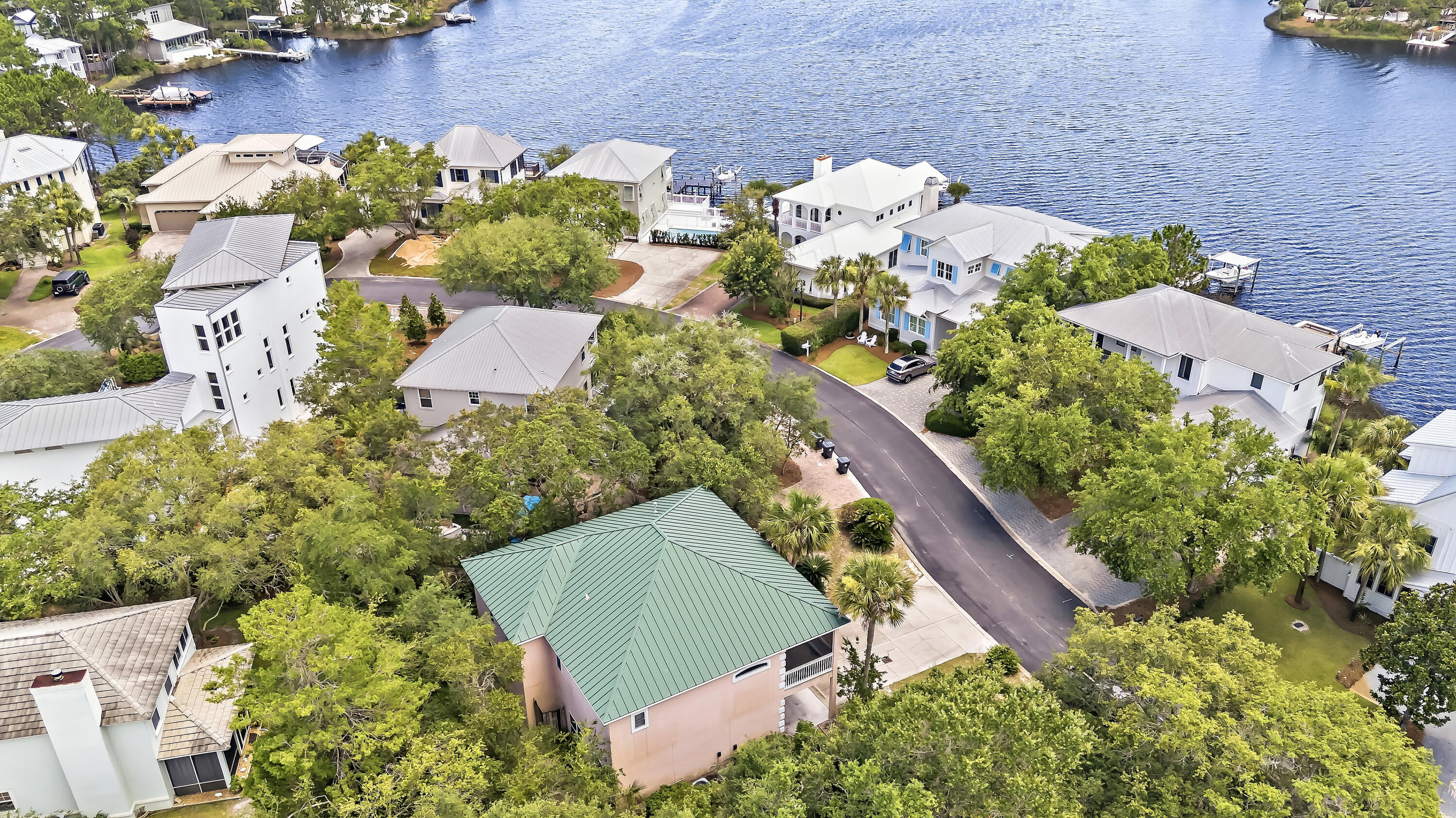 LAKEWOOD POINTE ESTATES - Residential