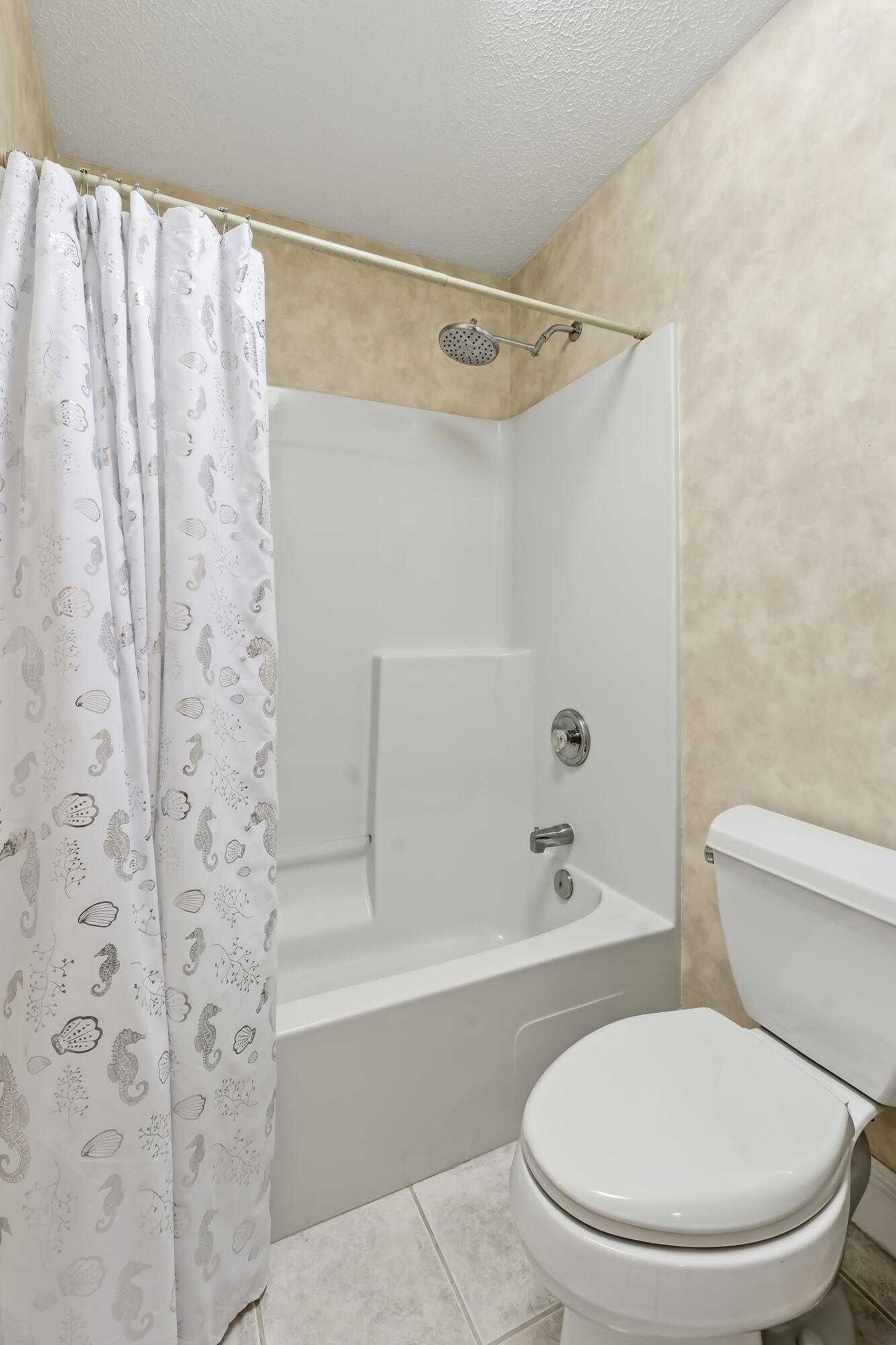 LAKEWOOD POINTE ESTATES - Residential