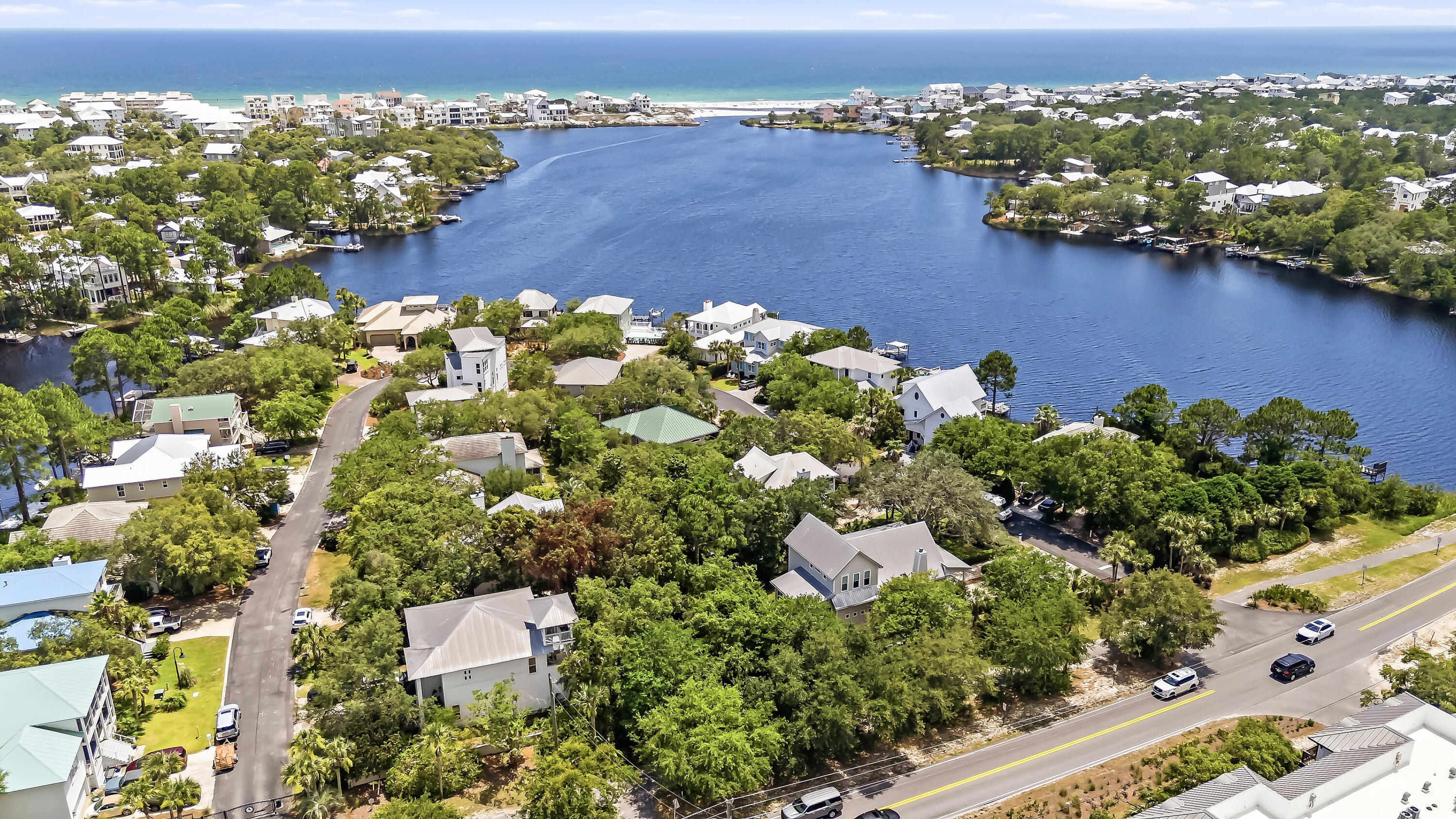 LAKEWOOD POINTE ESTATES - Residential