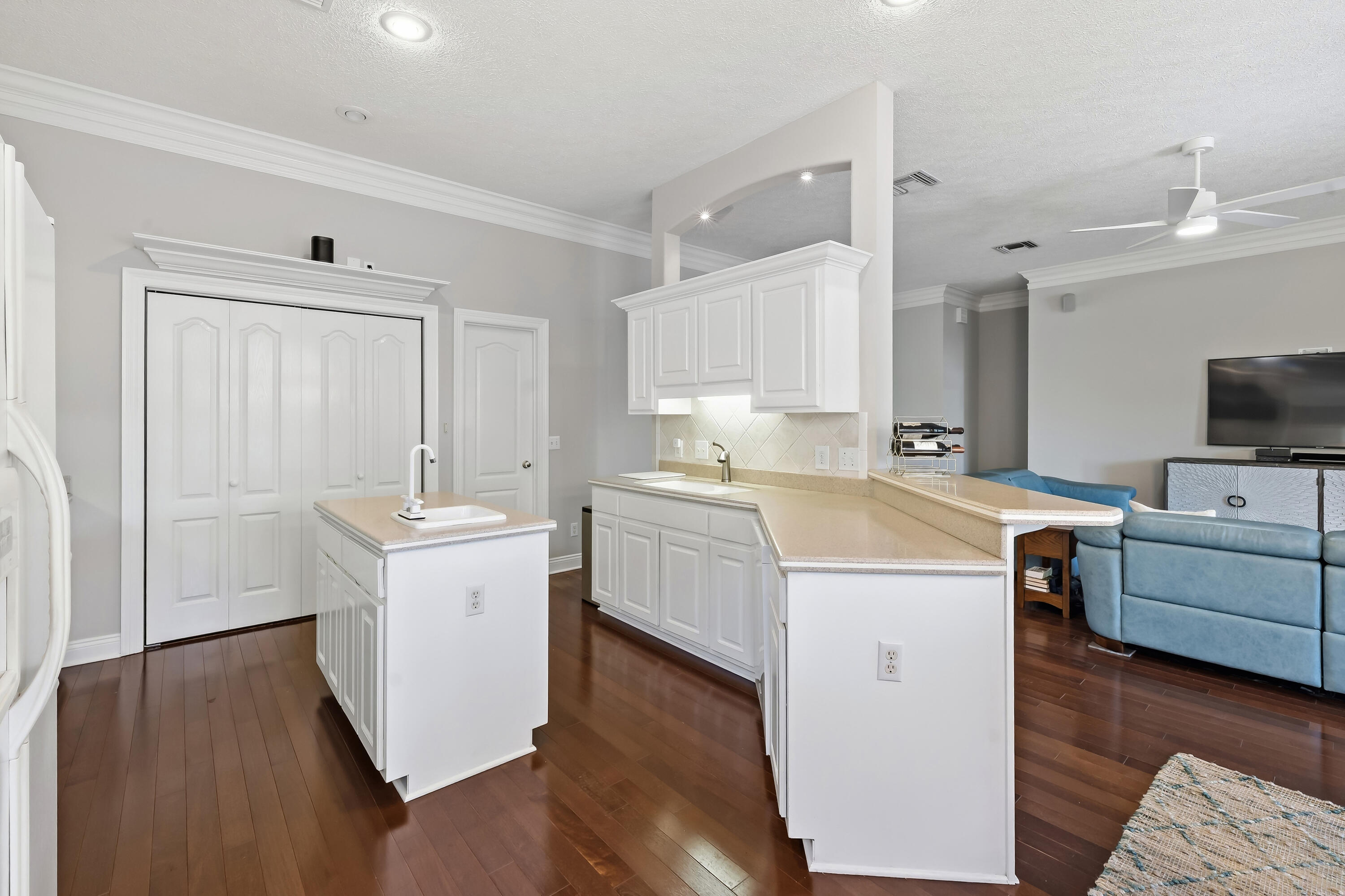 LAKEWOOD POINTE ESTATES - Residential