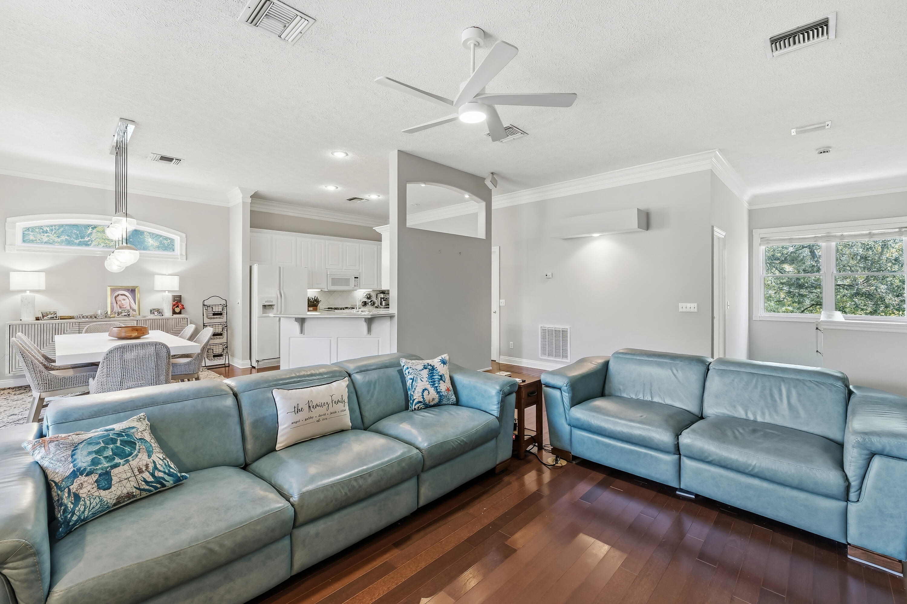 LAKEWOOD POINTE ESTATES - Residential
