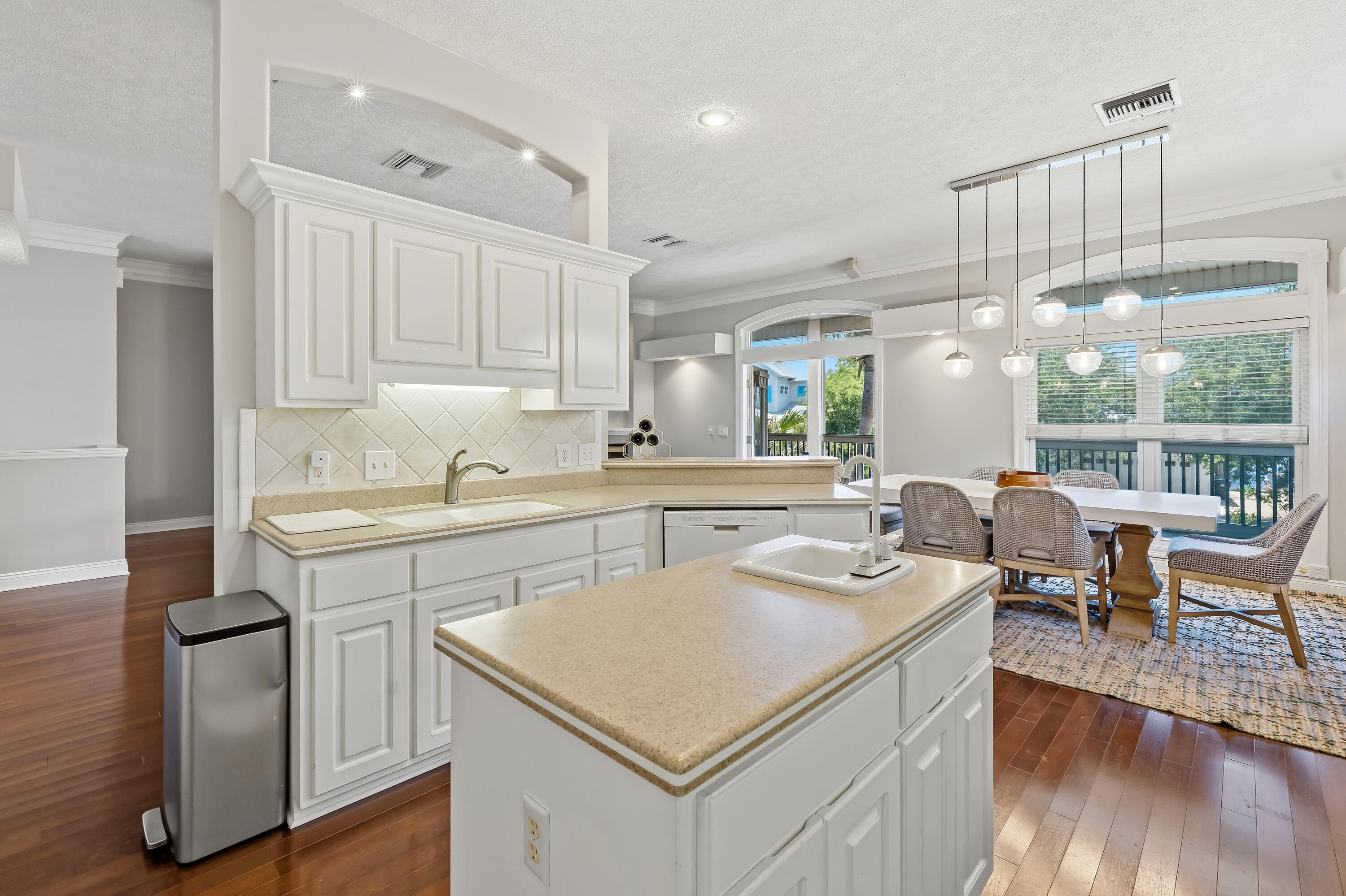 LAKEWOOD POINTE ESTATES - Residential