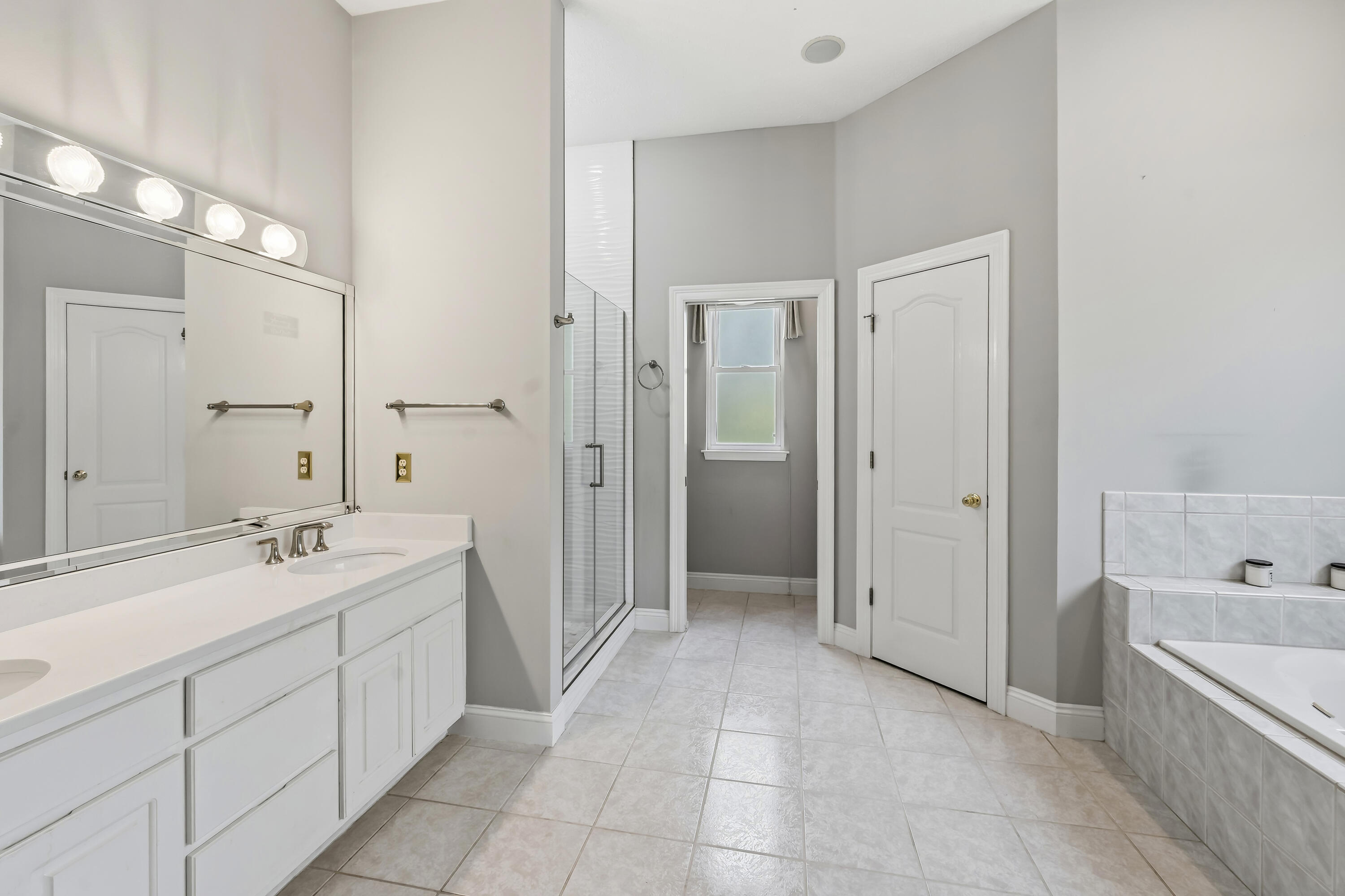 LAKEWOOD POINTE ESTATES - Residential