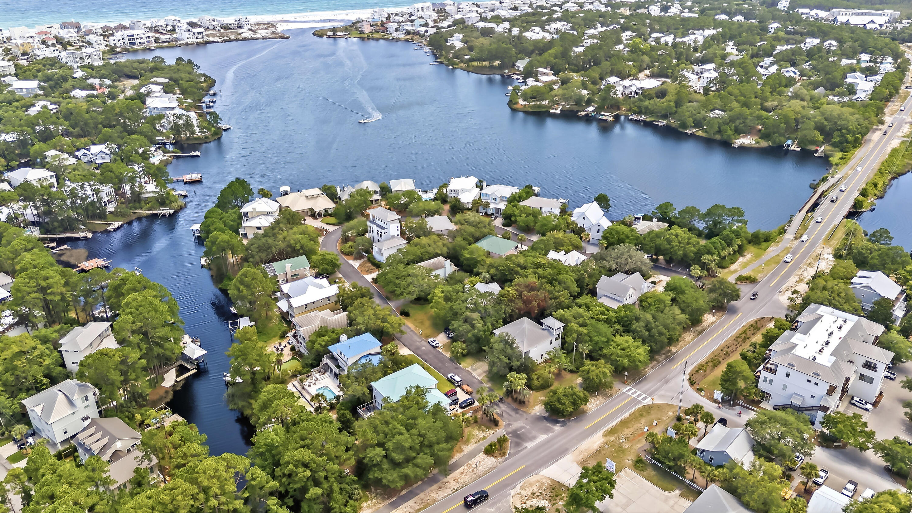 LAKEWOOD POINTE ESTATES - Residential