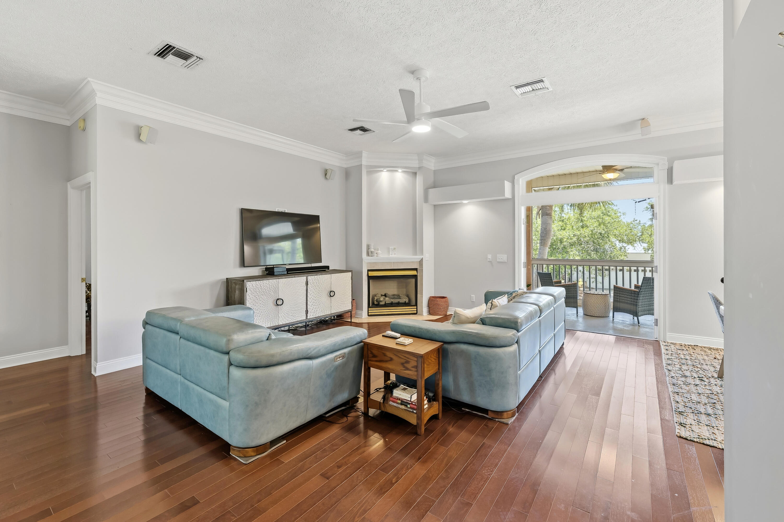 LAKEWOOD POINTE ESTATES - Residential