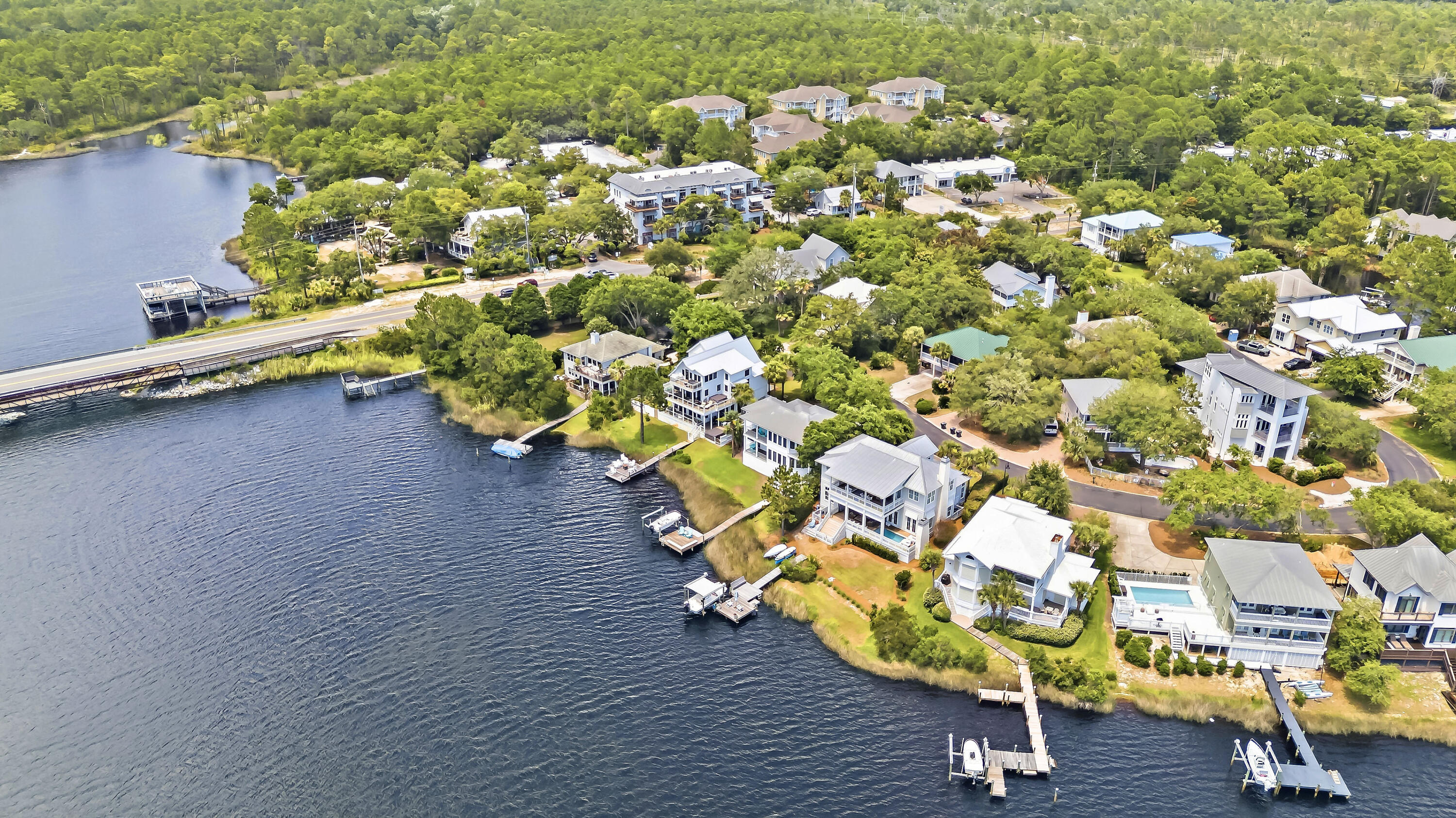 LAKEWOOD POINTE ESTATES - Residential