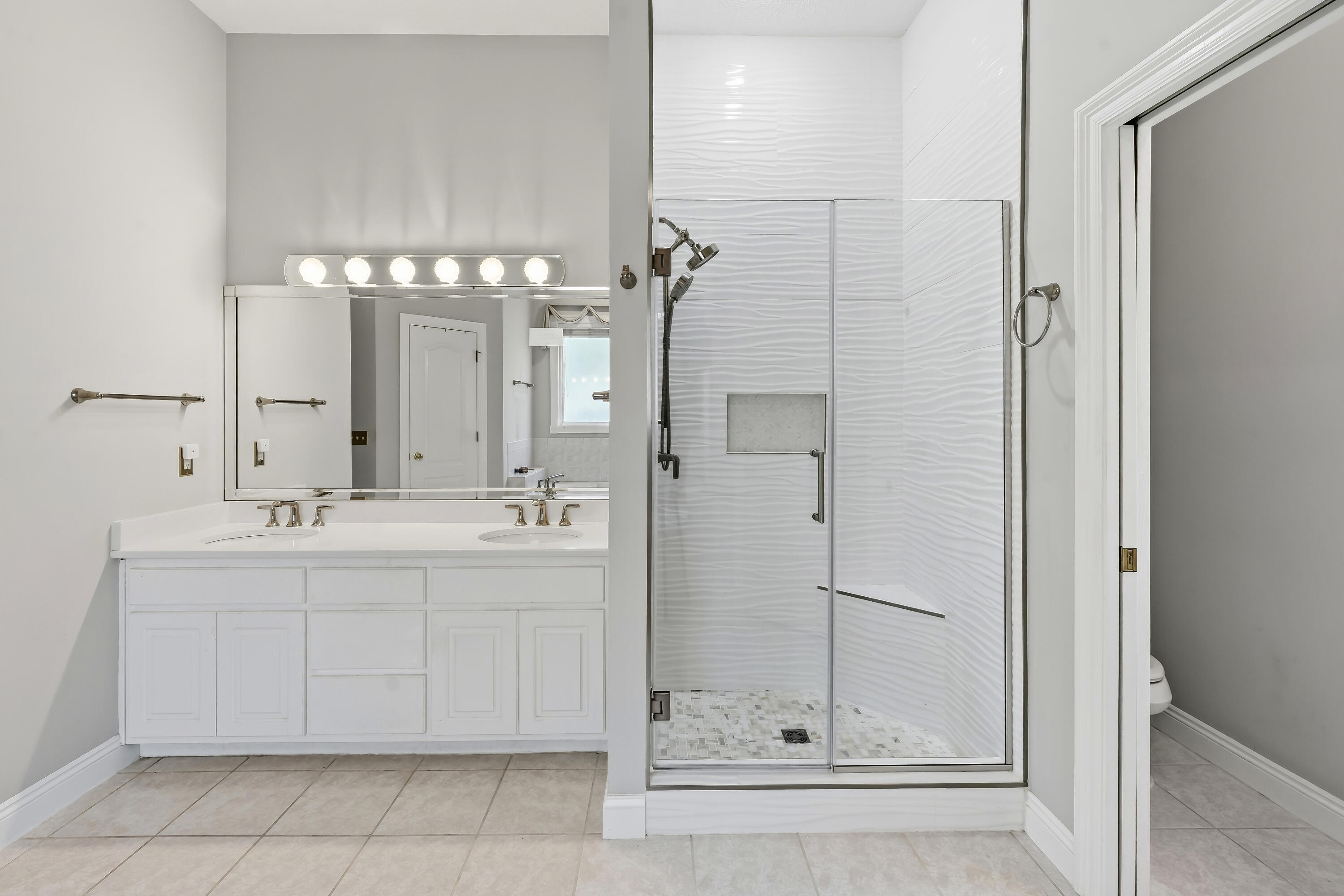 LAKEWOOD POINTE ESTATES - Residential
