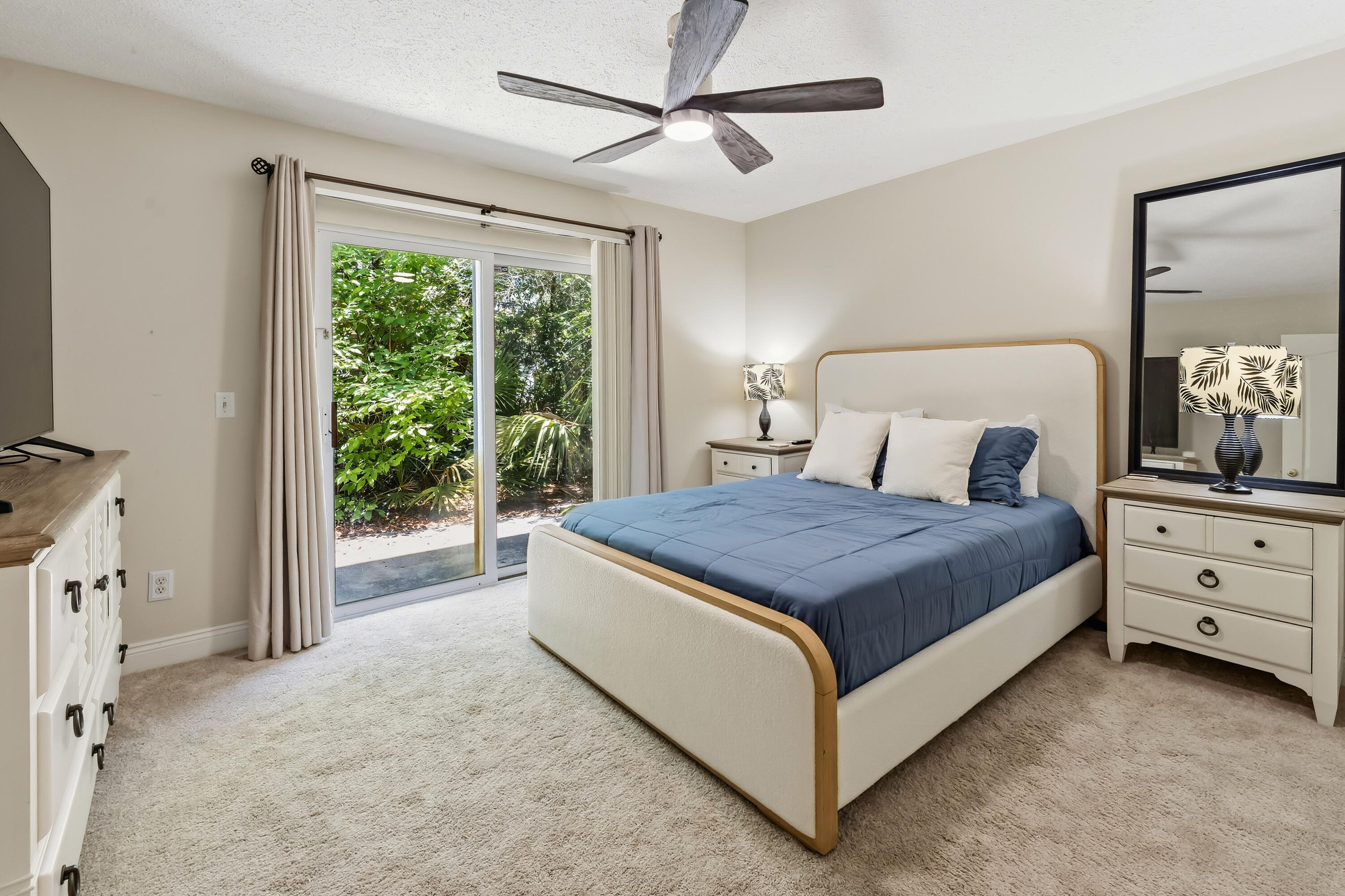 LAKEWOOD POINTE ESTATES - Residential