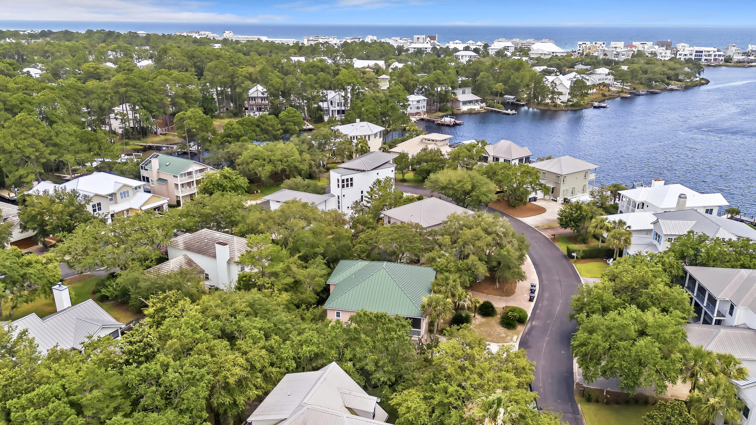 LAKEWOOD POINTE ESTATES - Residential