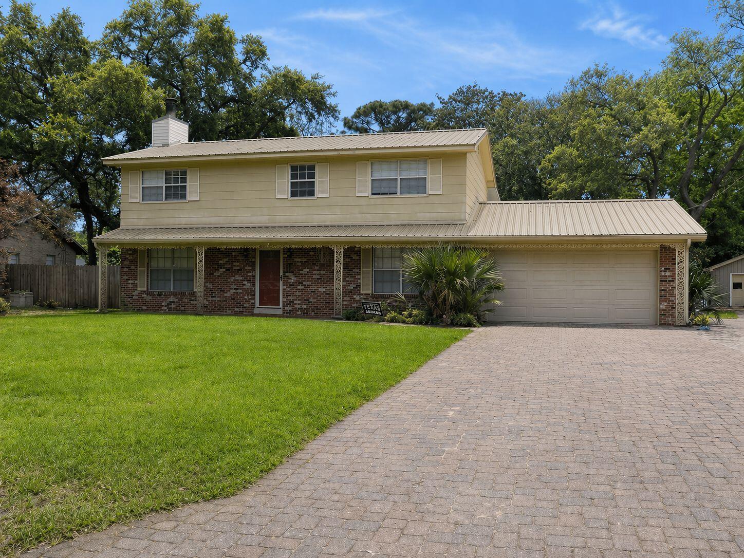Step into this clean, HUGE 3BR / 2.5BA home offering over 2300 sq. ft. of comfortable living and a 2 car attached garage.  There is an additional versatile upstairs room with it's own private covered balcony.  It's the perfect space for working from home or a quiet retreat.

Thiis home sits in a friendly, walkable neighborhood,  ideal for evening strolls, biking, or a relaxing weekend jog. A lovely park is just around the corner, and you're centrally located near everything: Sam's Club, Lowe's, Publix, ALDI, and more.

Indoor/outdoor living shines here with a lower level sunroom, a half bath, an additional screened-in porch, and brick patio overlooking a generous backyard with partial privacy fencing. Even better -- landscaping is included, so you can enjoy the space without ever lifting a mower.

Inside, you'll find a large  tiled eat-in kitchen with an island/bar, huge pantry, hardwood floors throughout.   All bedrooms plus the office conveniently located upstairs with two full baths. A two-car garage adds everyday convenience.

Quick access to major roads makes commuting simple, with easy drives to Eglin AFB, Hurlburt Field (against traffic), and Duke Field.  Minutes to the beaches of Okaloosa Island and just a short drive to Destin. 

No smoking, no vaping, and no animals. 
Maximum 2 roommates at listed rent price.
Additional rear garage/storage not included.

Owner is a licensed real estate agent.