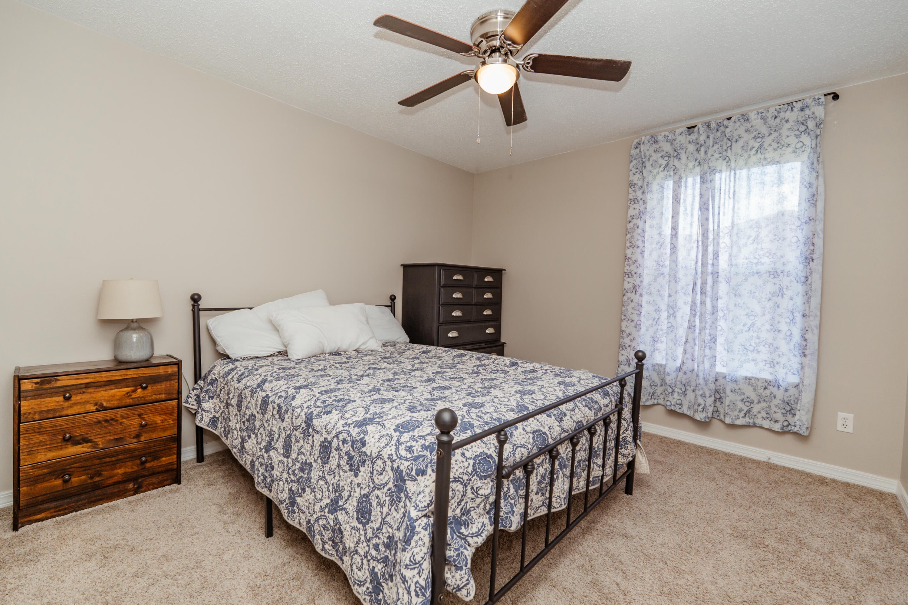 COUNTRYVIEW ESTATES 10TH ADDN - Residential Lease