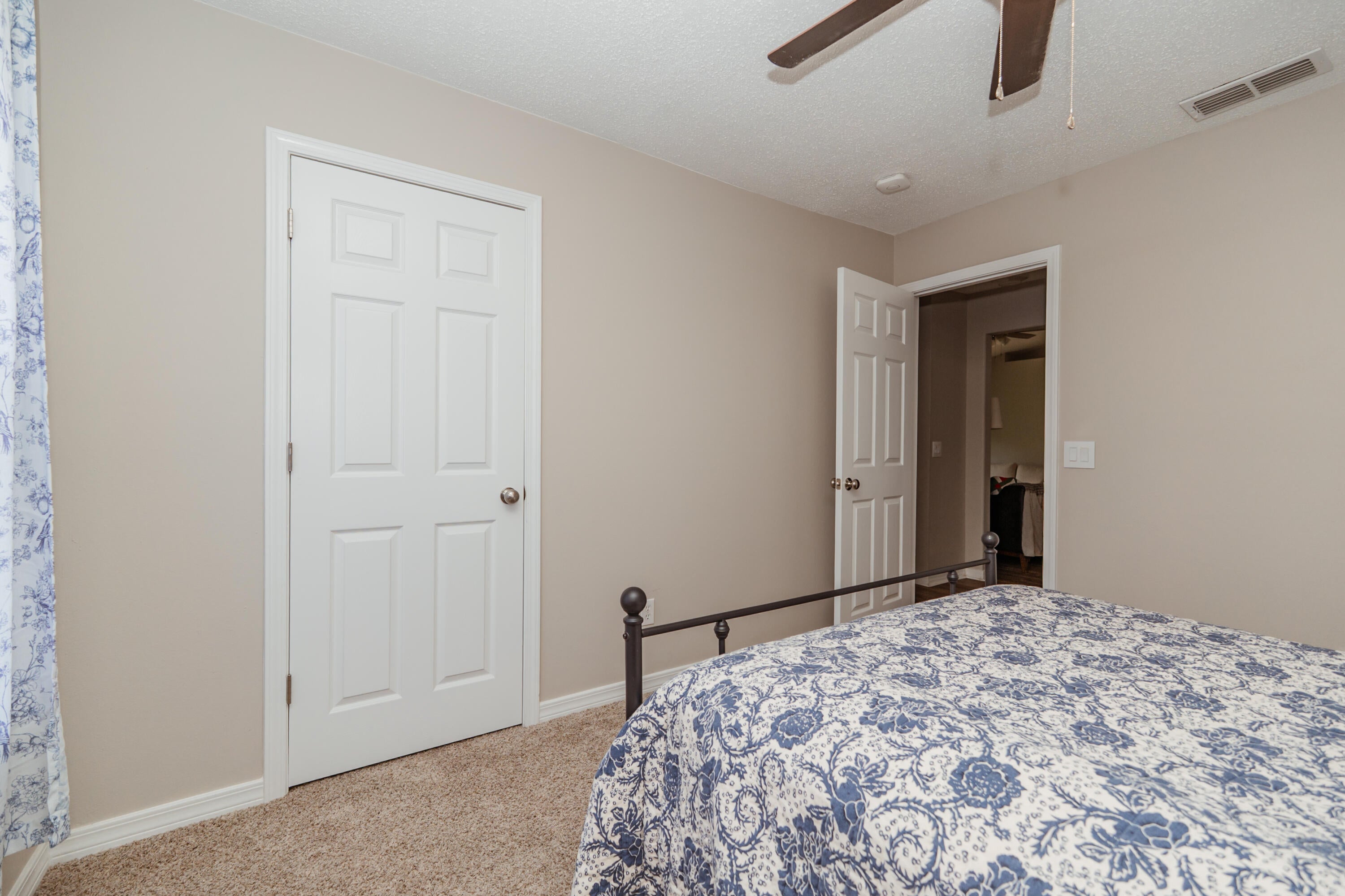 COUNTRYVIEW ESTATES 10TH ADDN - Residential Lease