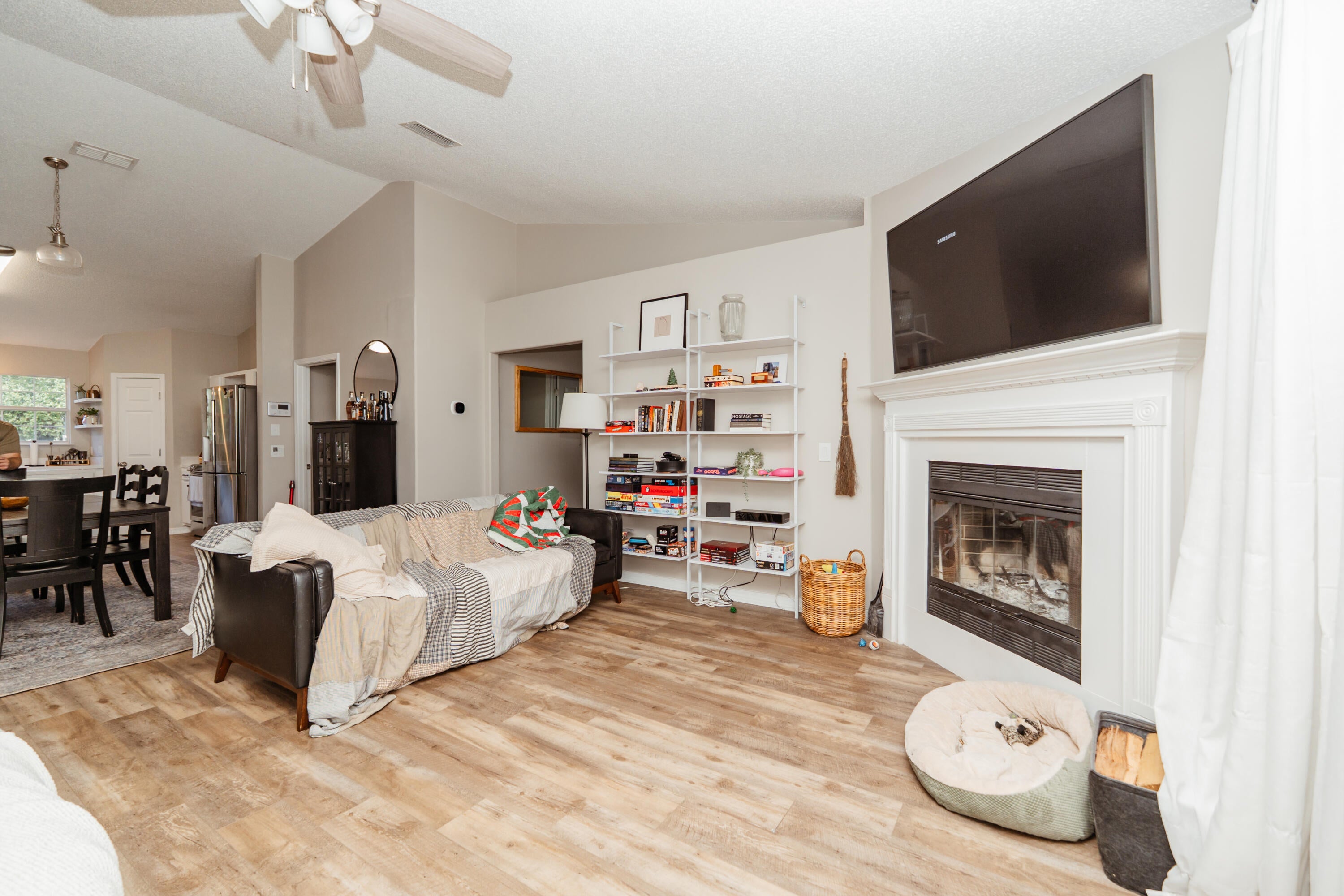 COUNTRYVIEW ESTATES 10TH ADDN - Residential Lease