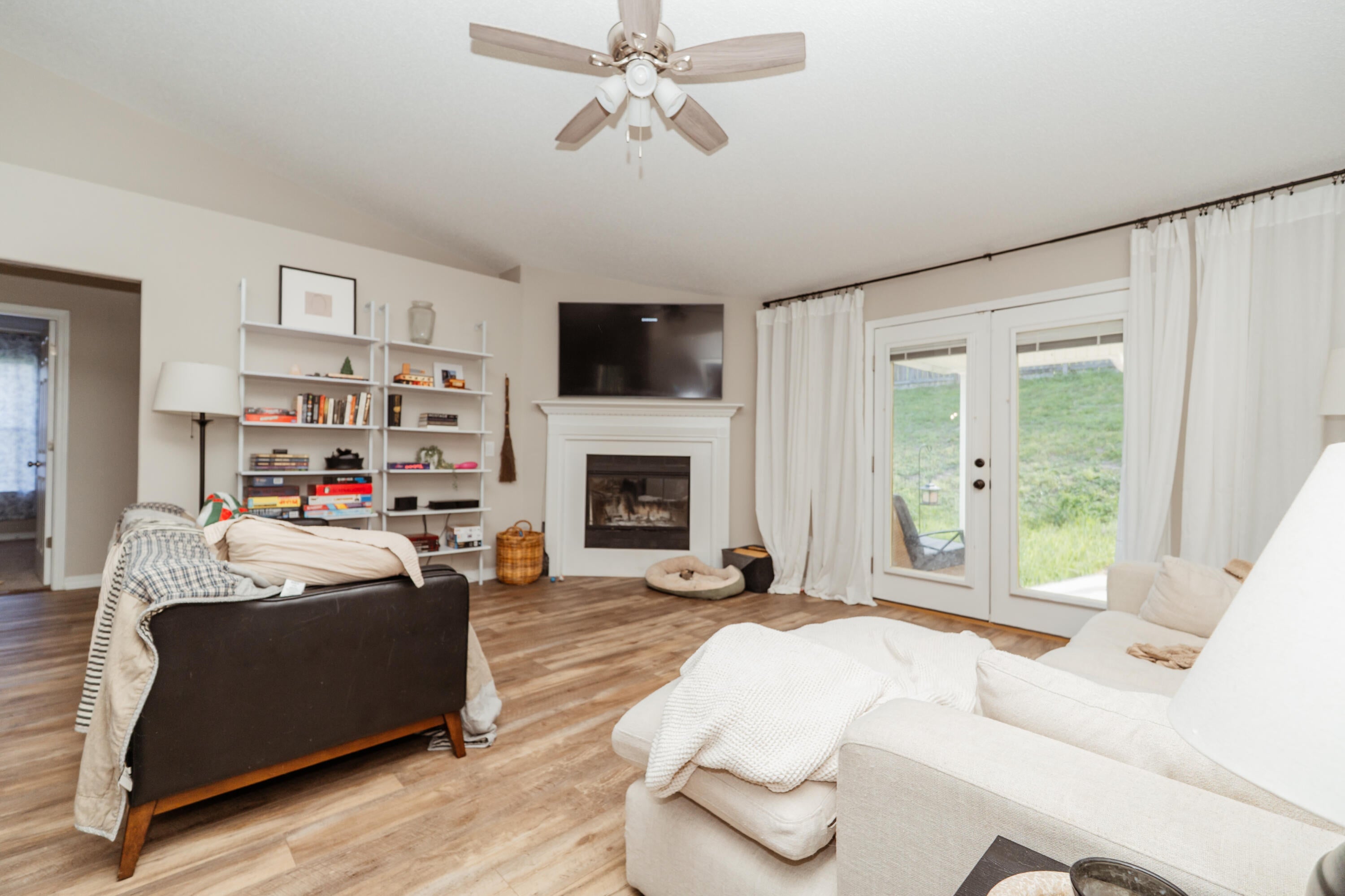COUNTRYVIEW ESTATES 10TH ADDN - Residential Lease
