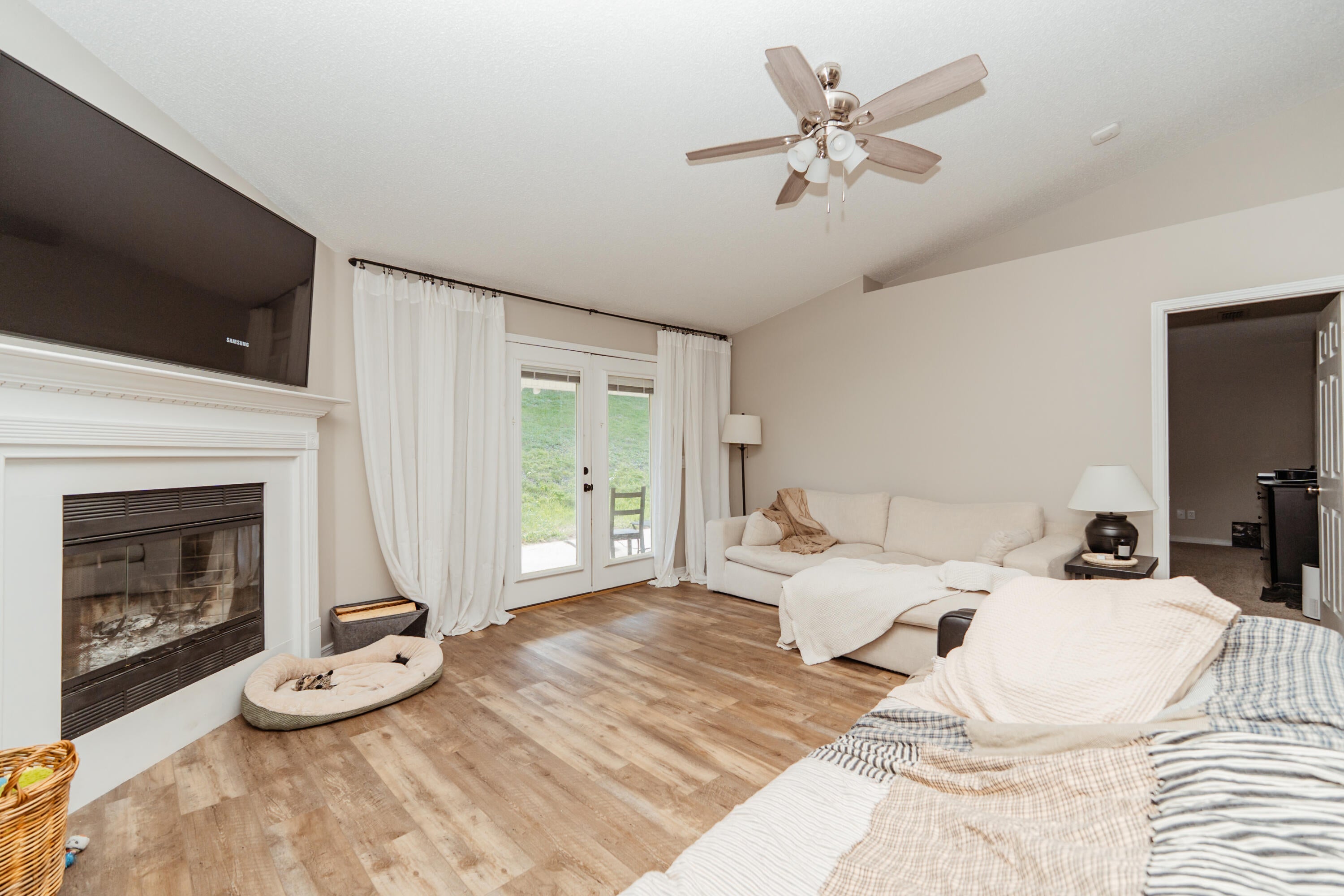 COUNTRYVIEW ESTATES 10TH ADDN - Residential Lease
