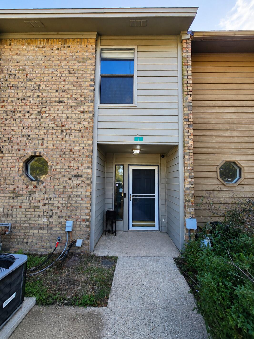 MONTAGE MANOR - Residential