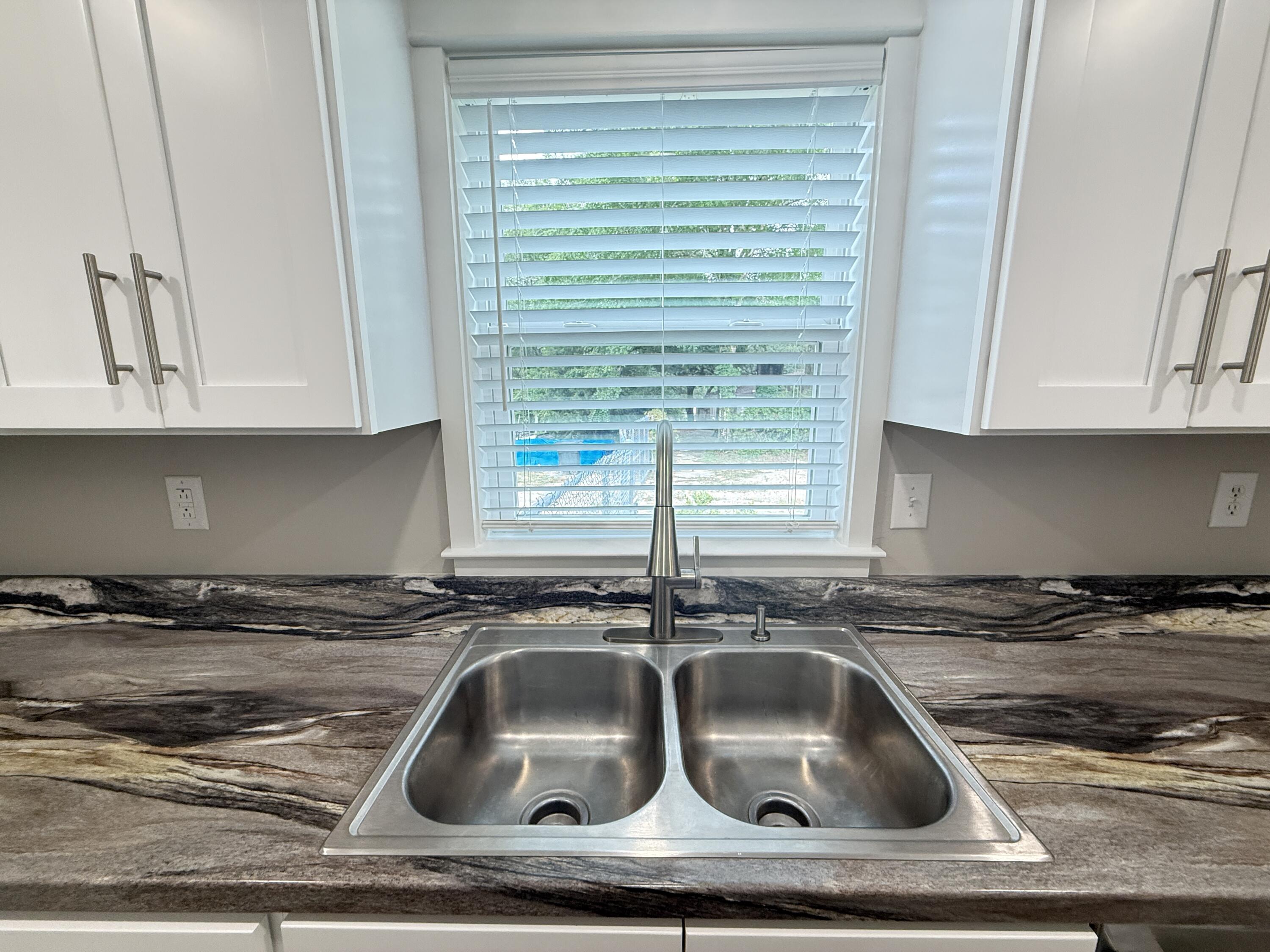 ROSEMONT S/D LOTS 13 TO 15 INC BLK E - Residential Lease