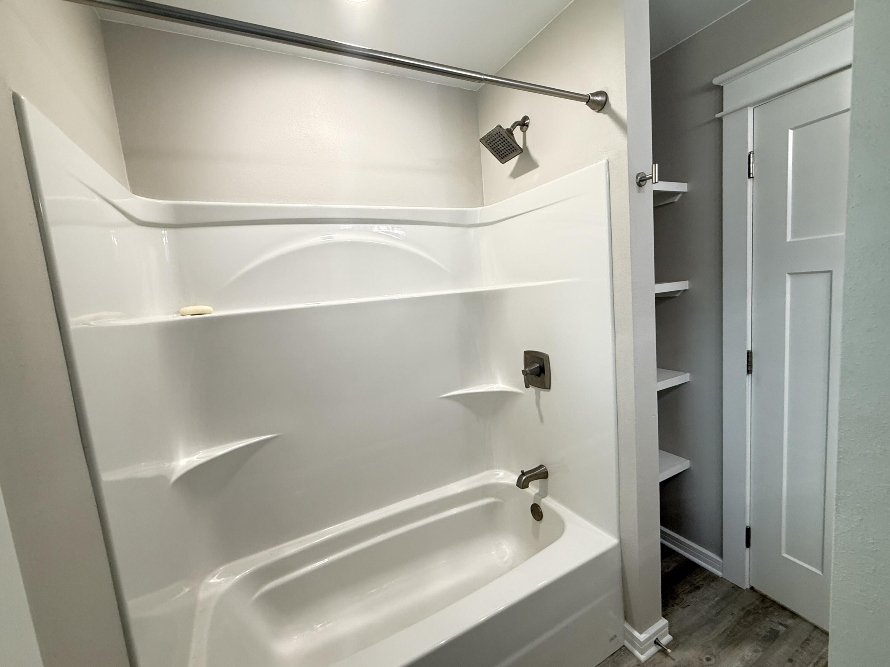 ROSEMONT S/D LOTS 13 TO 15 INC BLK E - Residential Lease