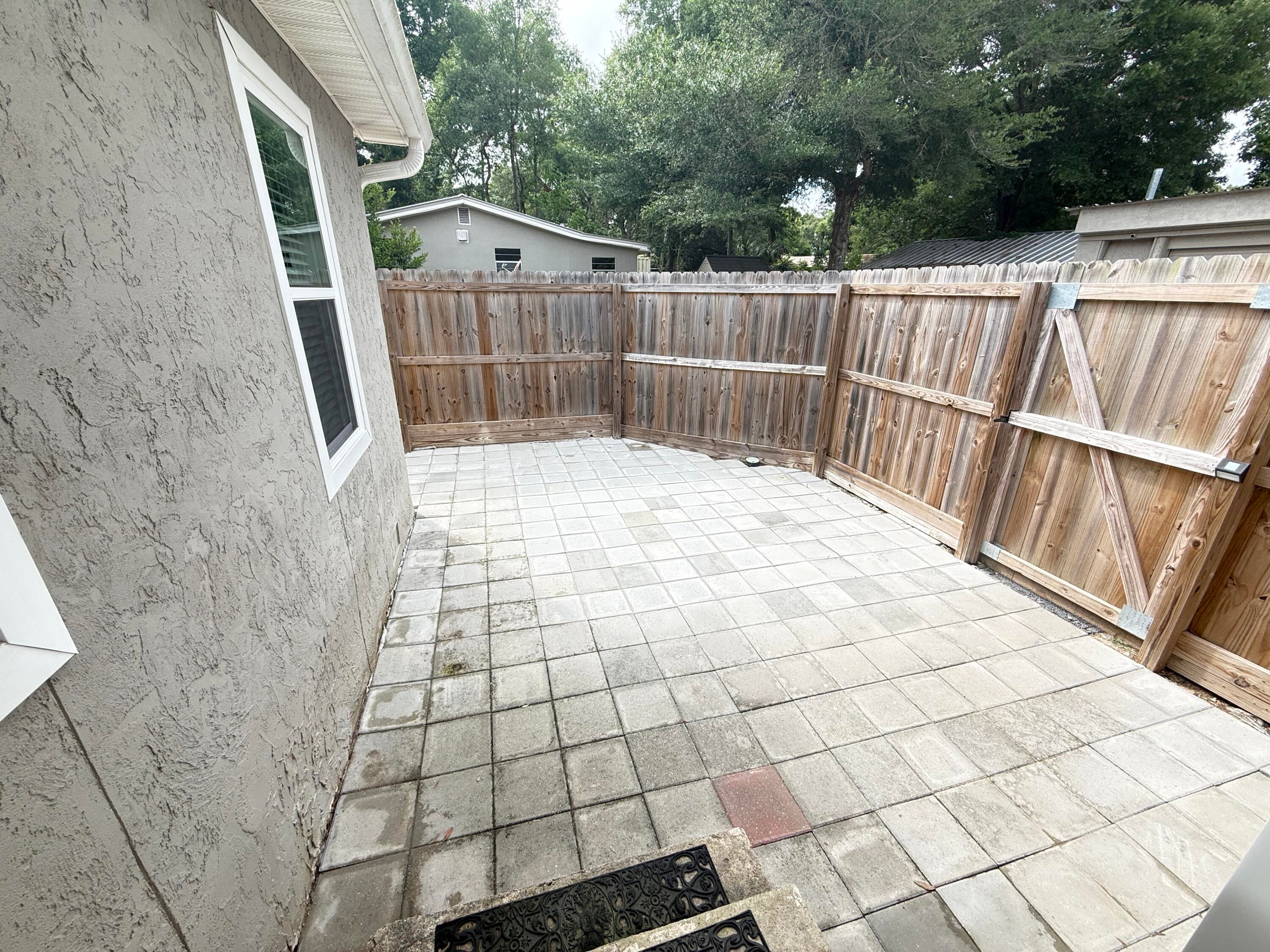 ROSEMONT S/D LOTS 13 TO 15 INC BLK E - Residential Lease