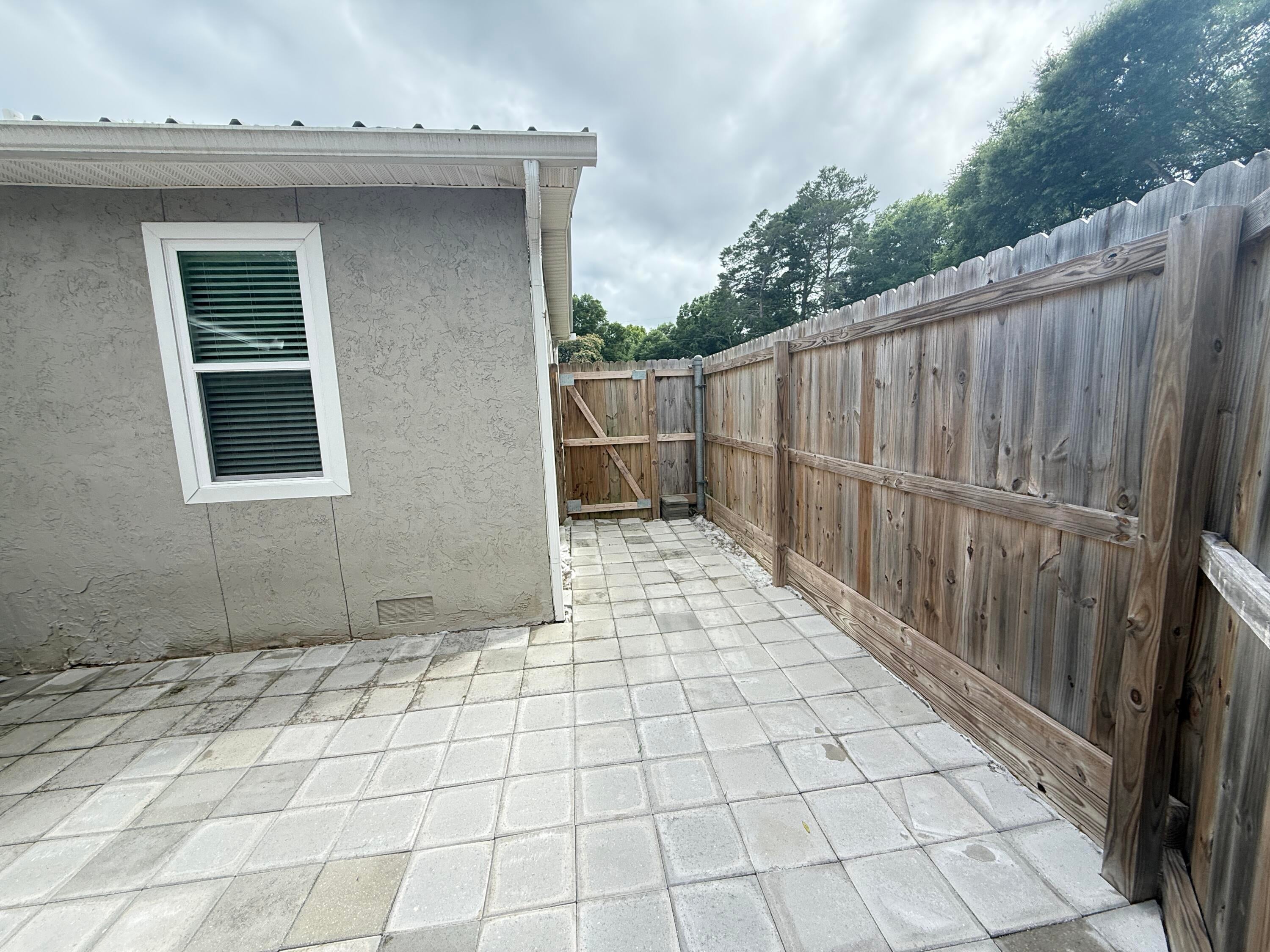 ROSEMONT S/D LOTS 13 TO 15 INC BLK E - Residential Lease