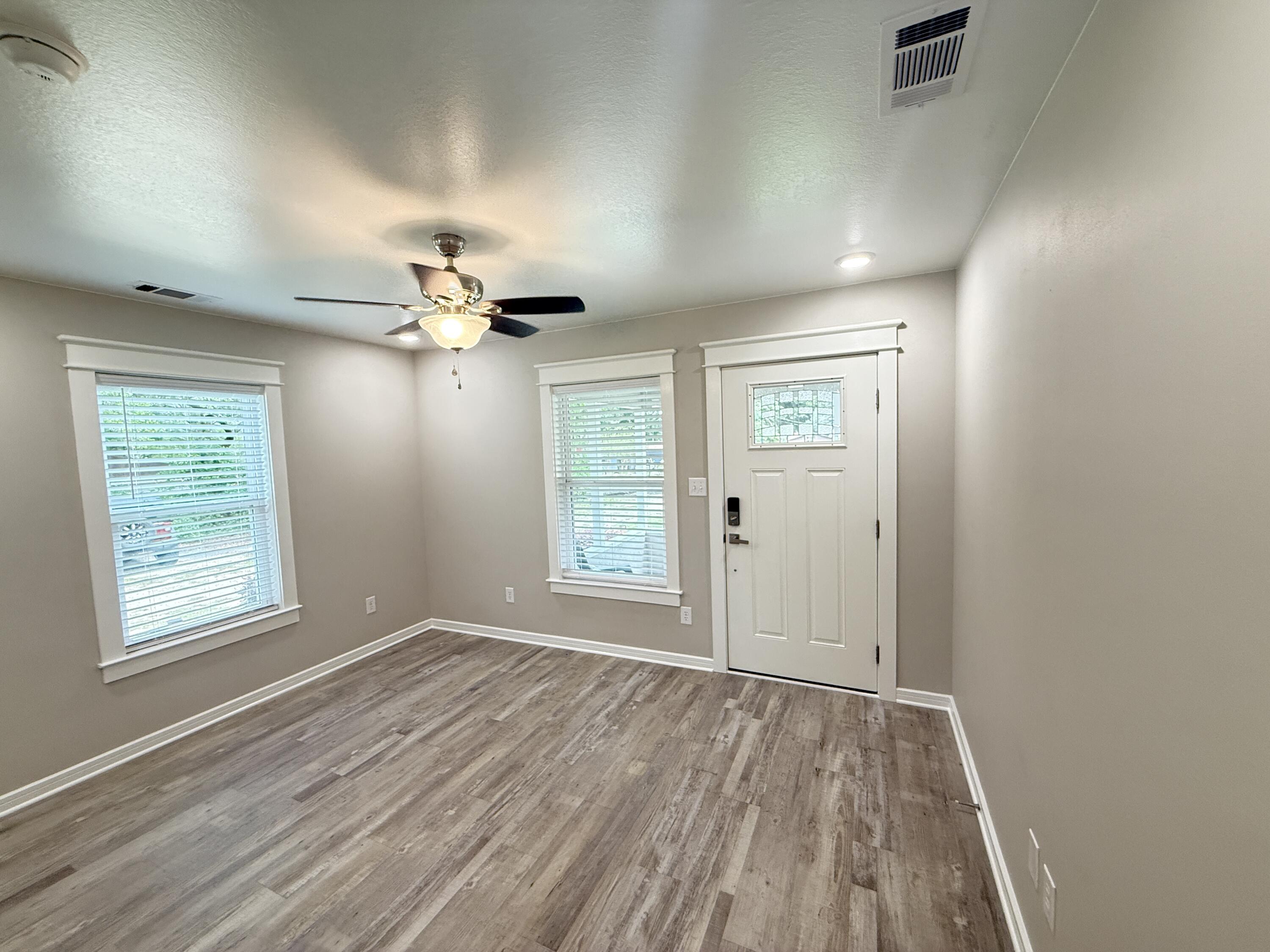 ROSEMONT S/D LOTS 13 TO 15 INC BLK E - Residential Lease