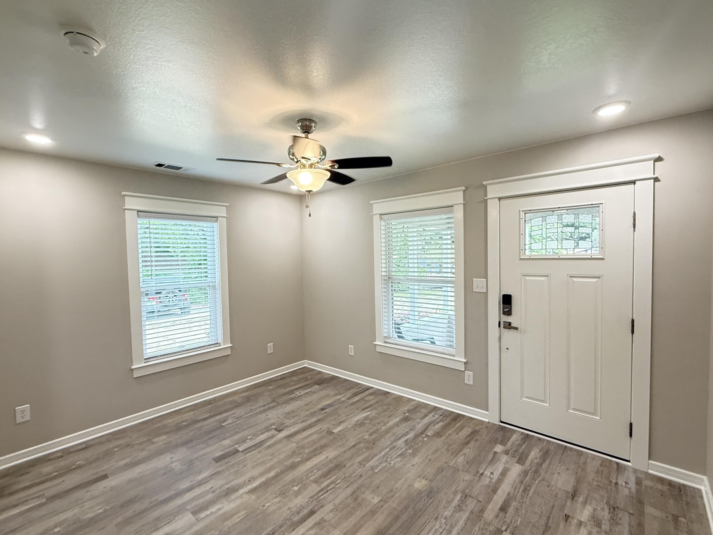 ROSEMONT S/D LOTS 13 TO 15 INC BLK E - Residential Lease