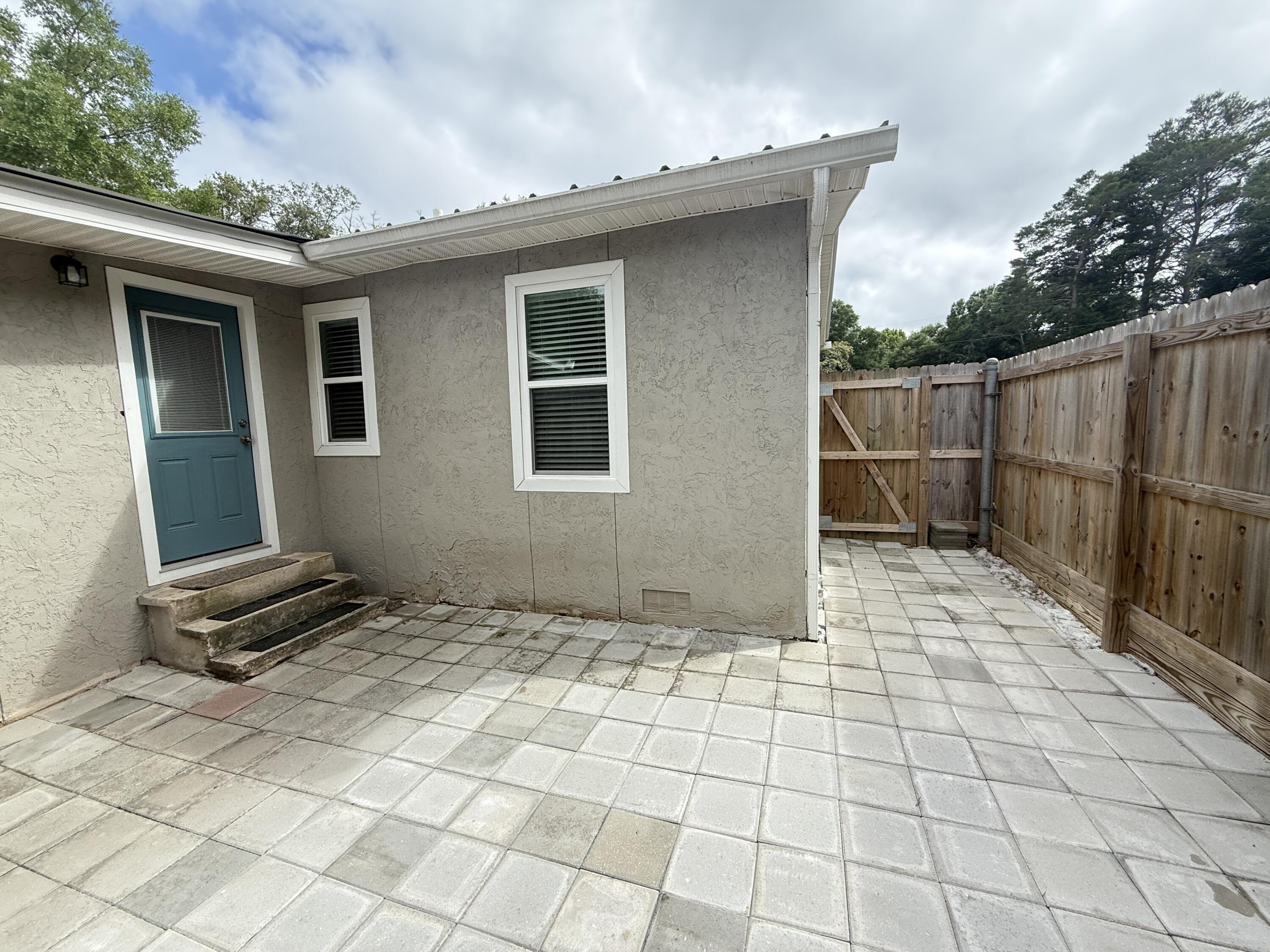 ROSEMONT S/D LOTS 13 TO 15 INC BLK E - Residential Lease