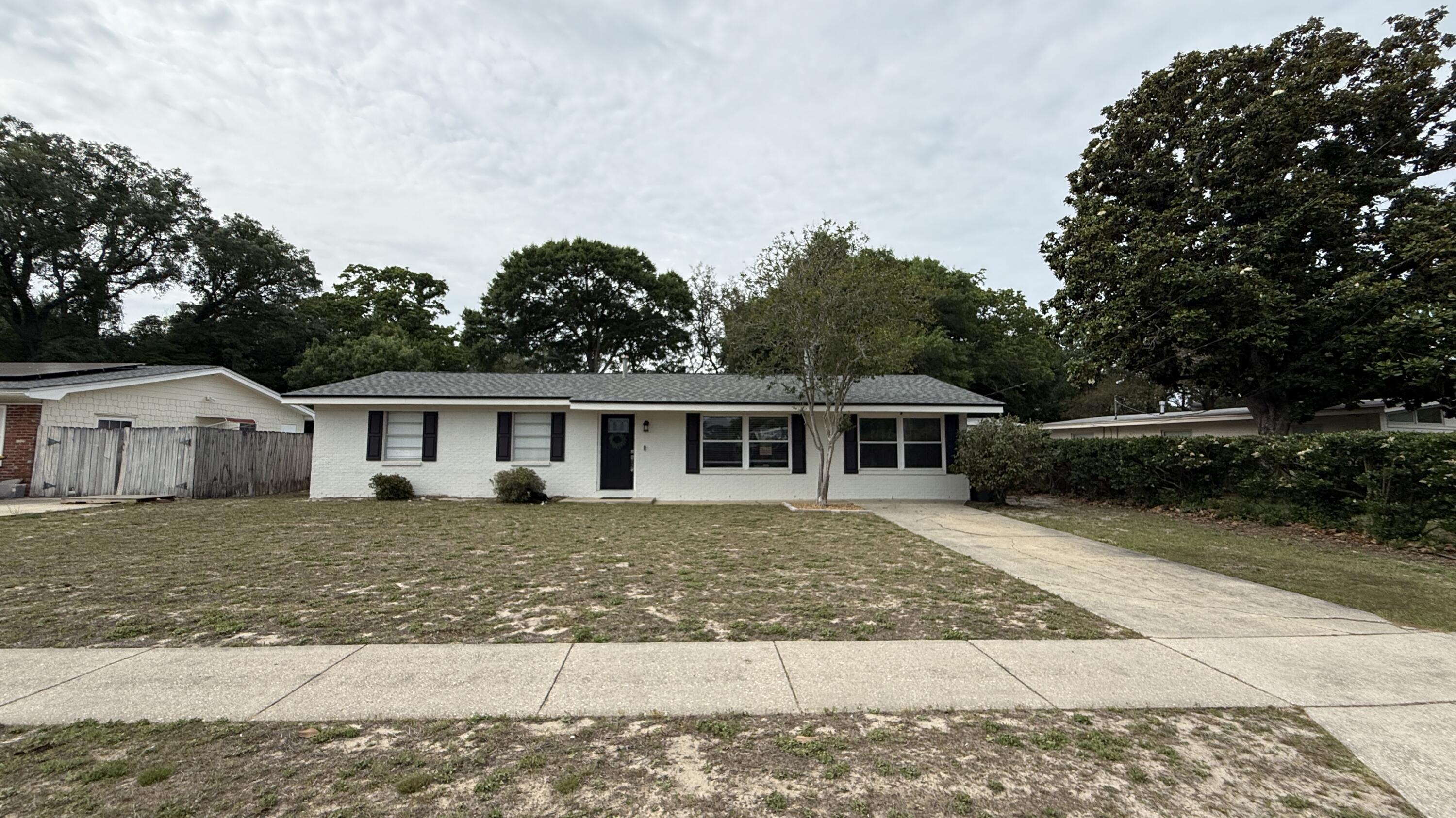YACHT CLUB ESTATES - Residential