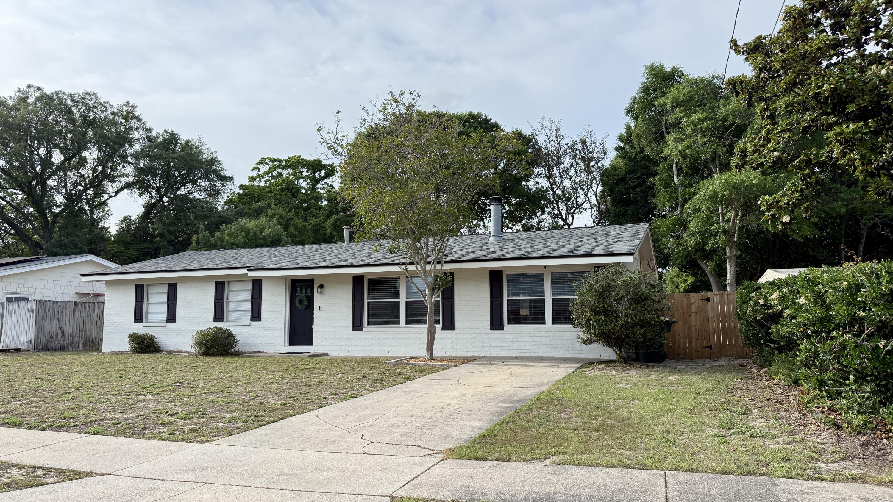 YACHT CLUB ESTATES - Residential