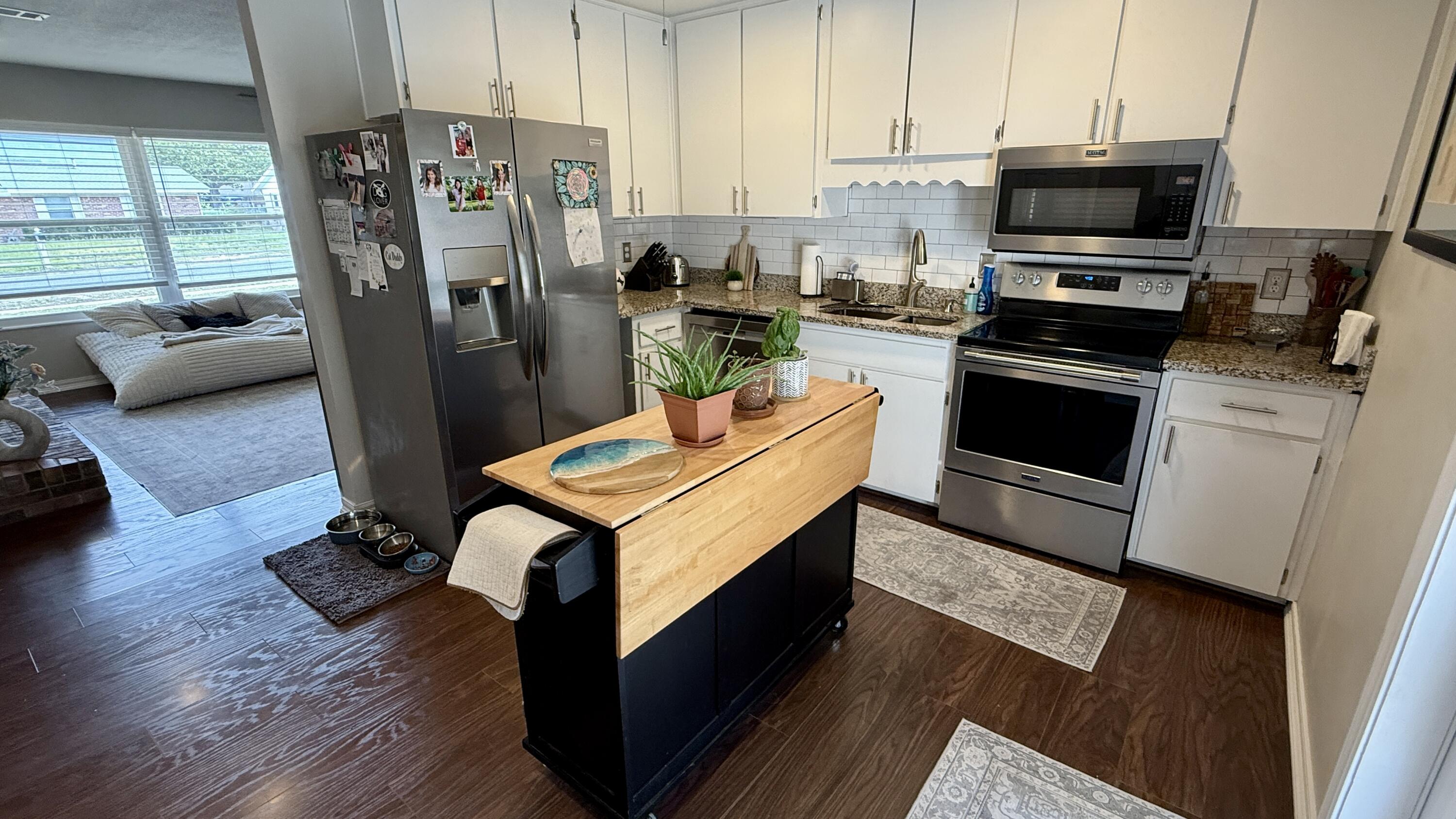 YACHT CLUB ESTATES - Residential