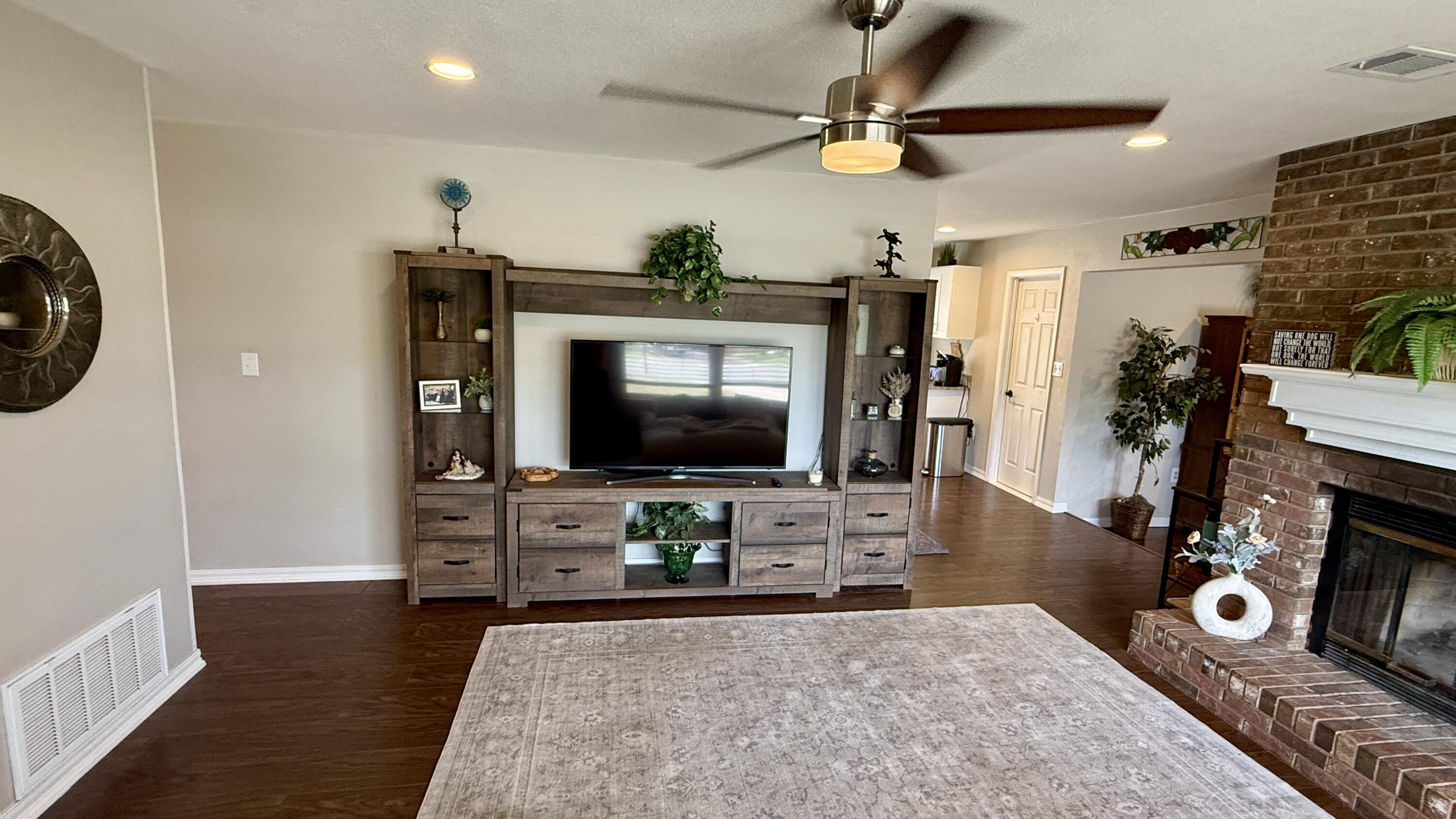 YACHT CLUB ESTATES - Residential